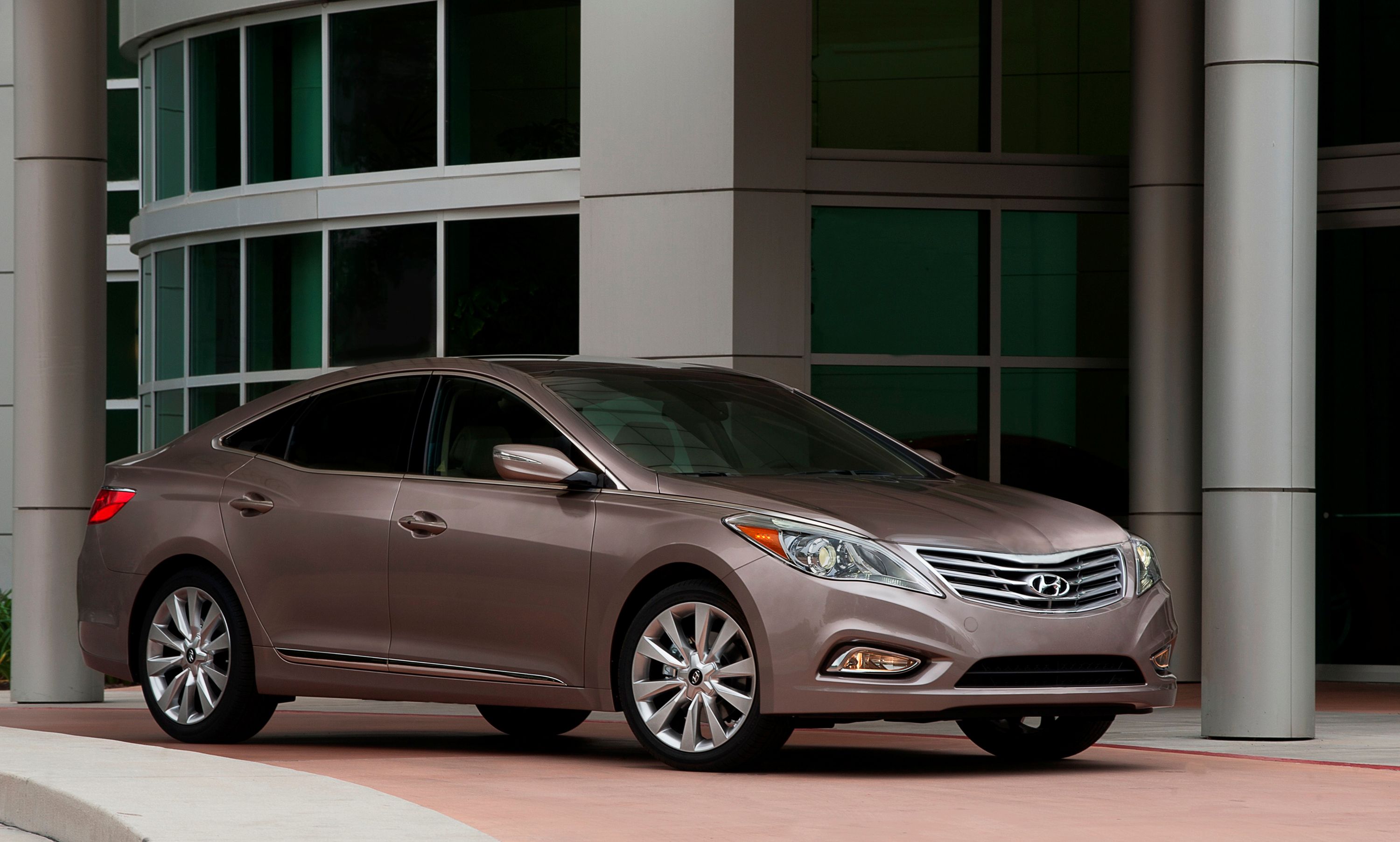 2013 Hyundai Azera Pricing, Photos & Specs