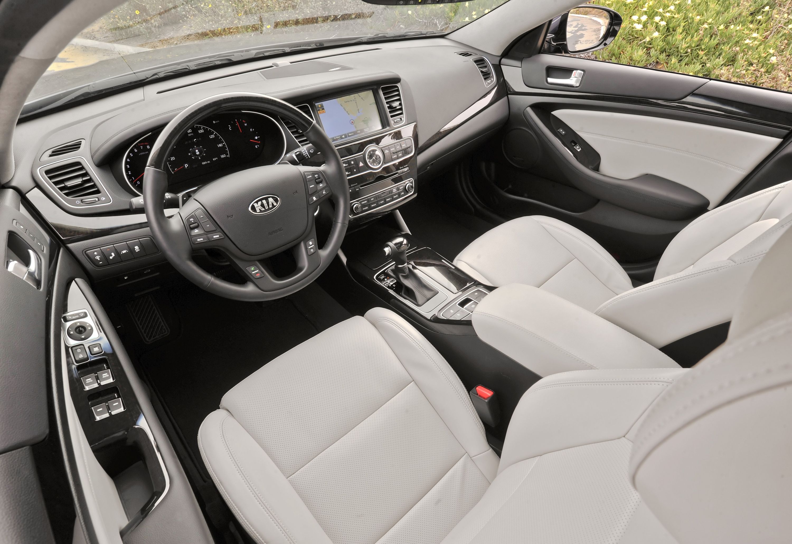 2016 Kia Cadenza Interior Photos