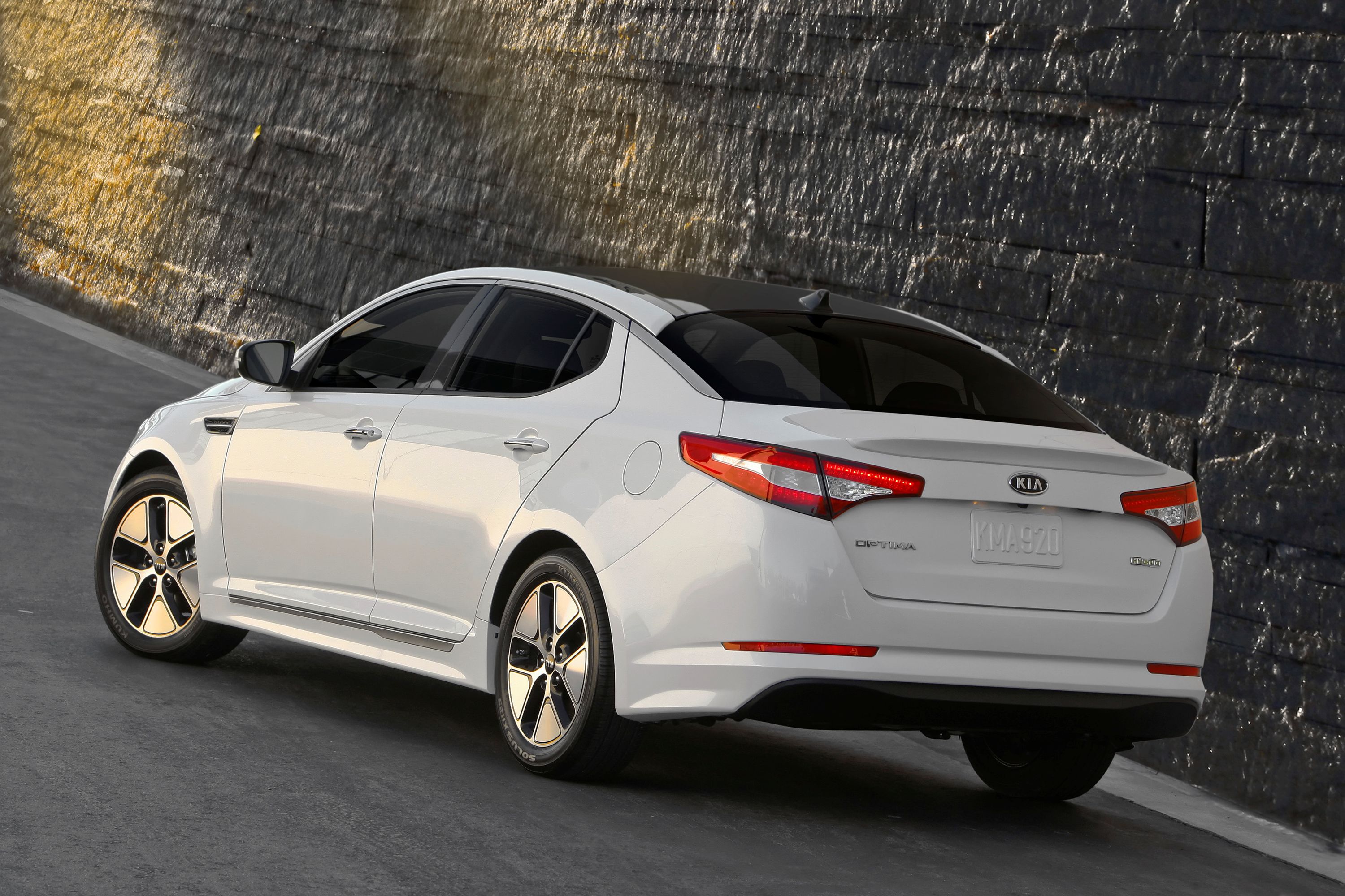 2012 kia optima hybrid sales