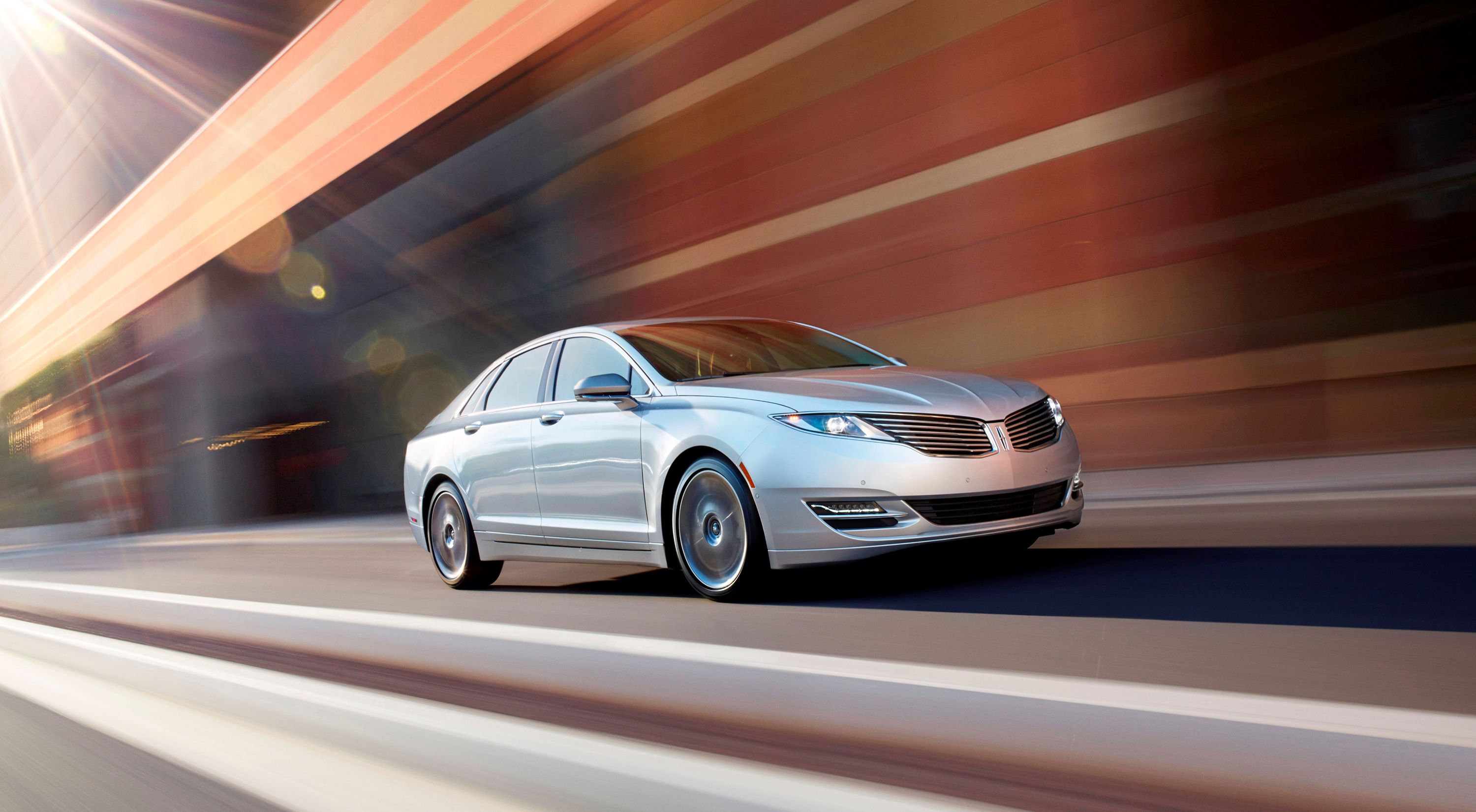 2013 Lincoln MKZ Hybrid Pricing, Photos & Specs