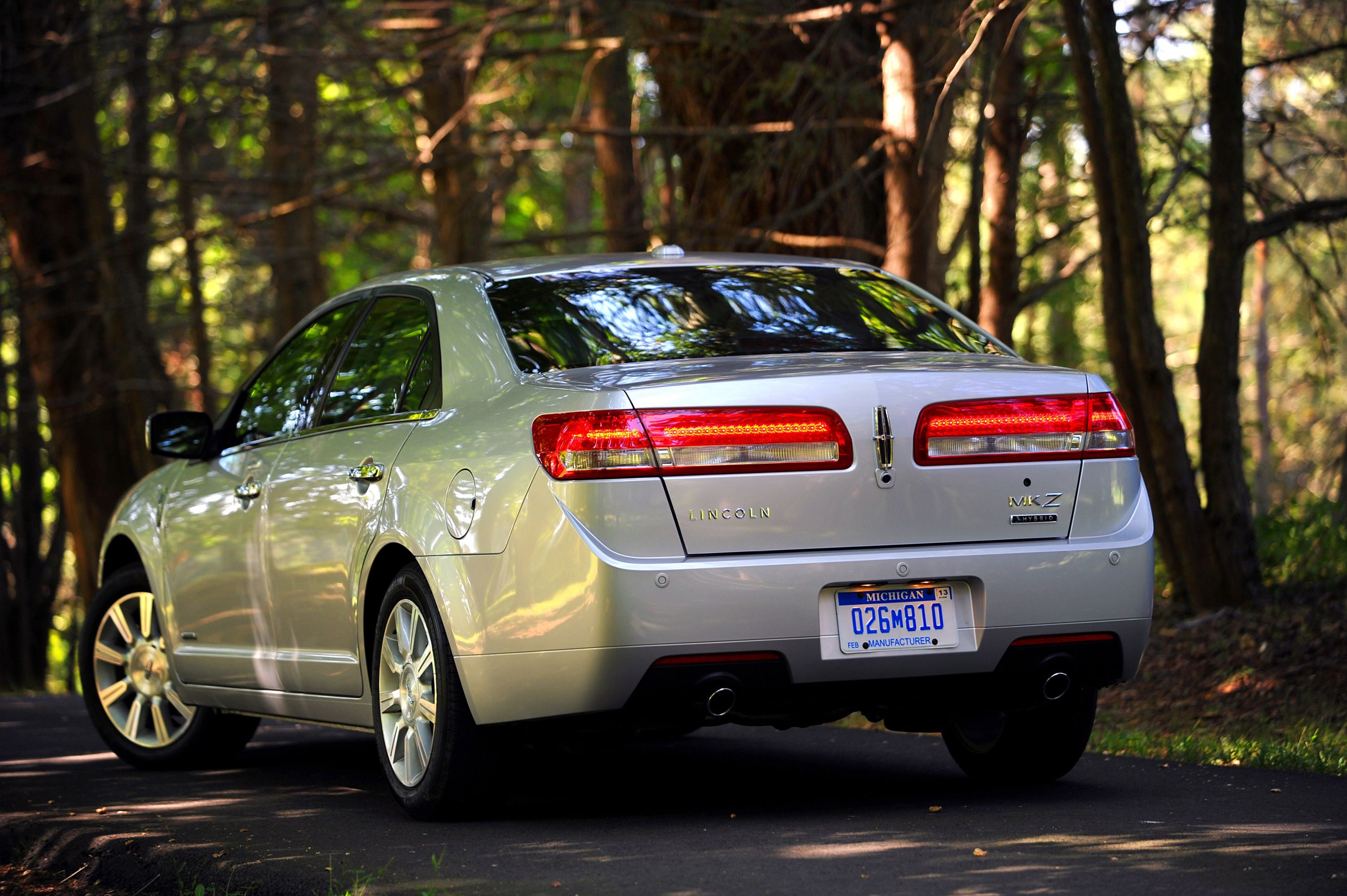 2012 Lincoln MKZ Hybrid Pricing, Photos & Specs