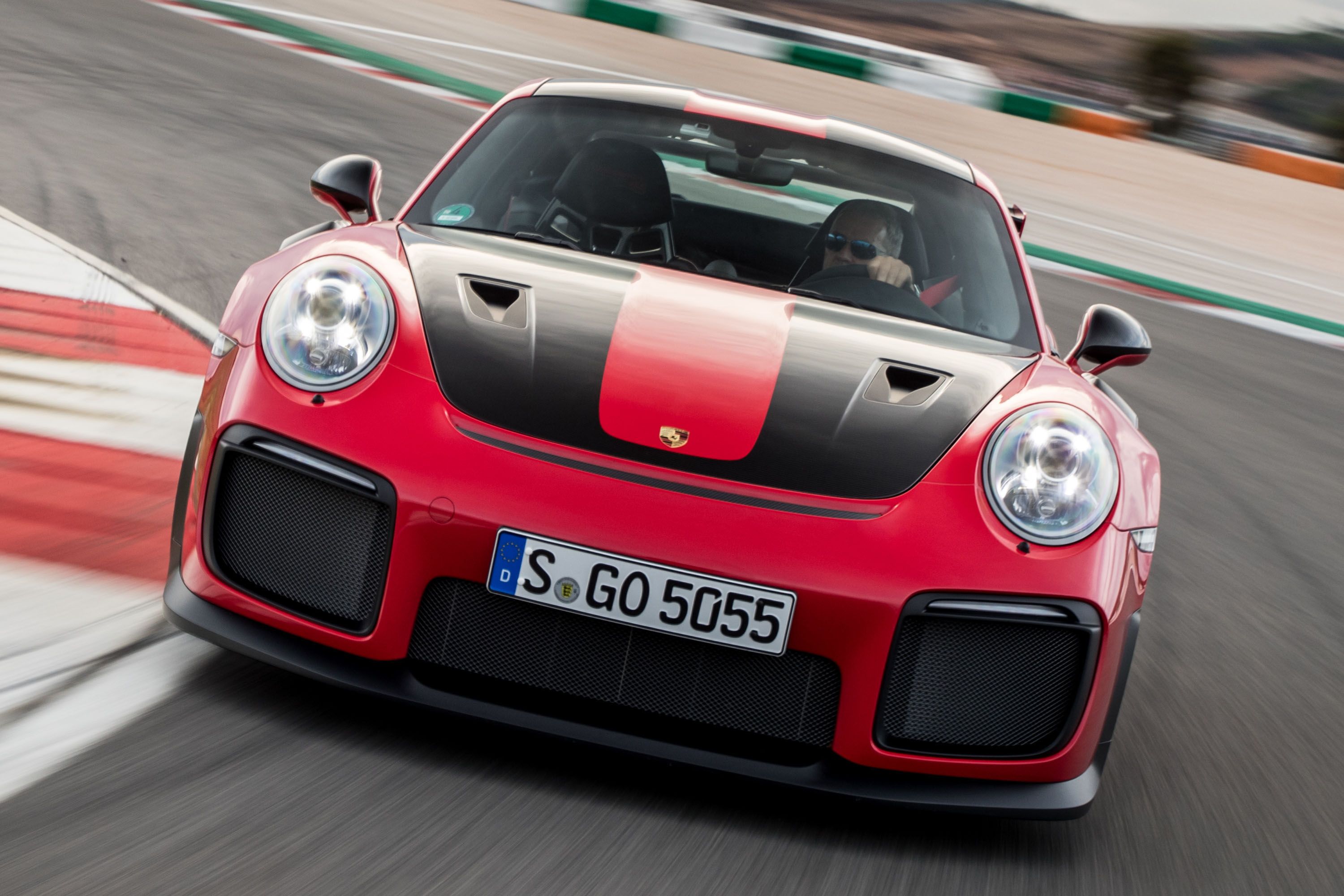 Porsche 911 GT2 RS Gets A No-Cost Clubsport Package