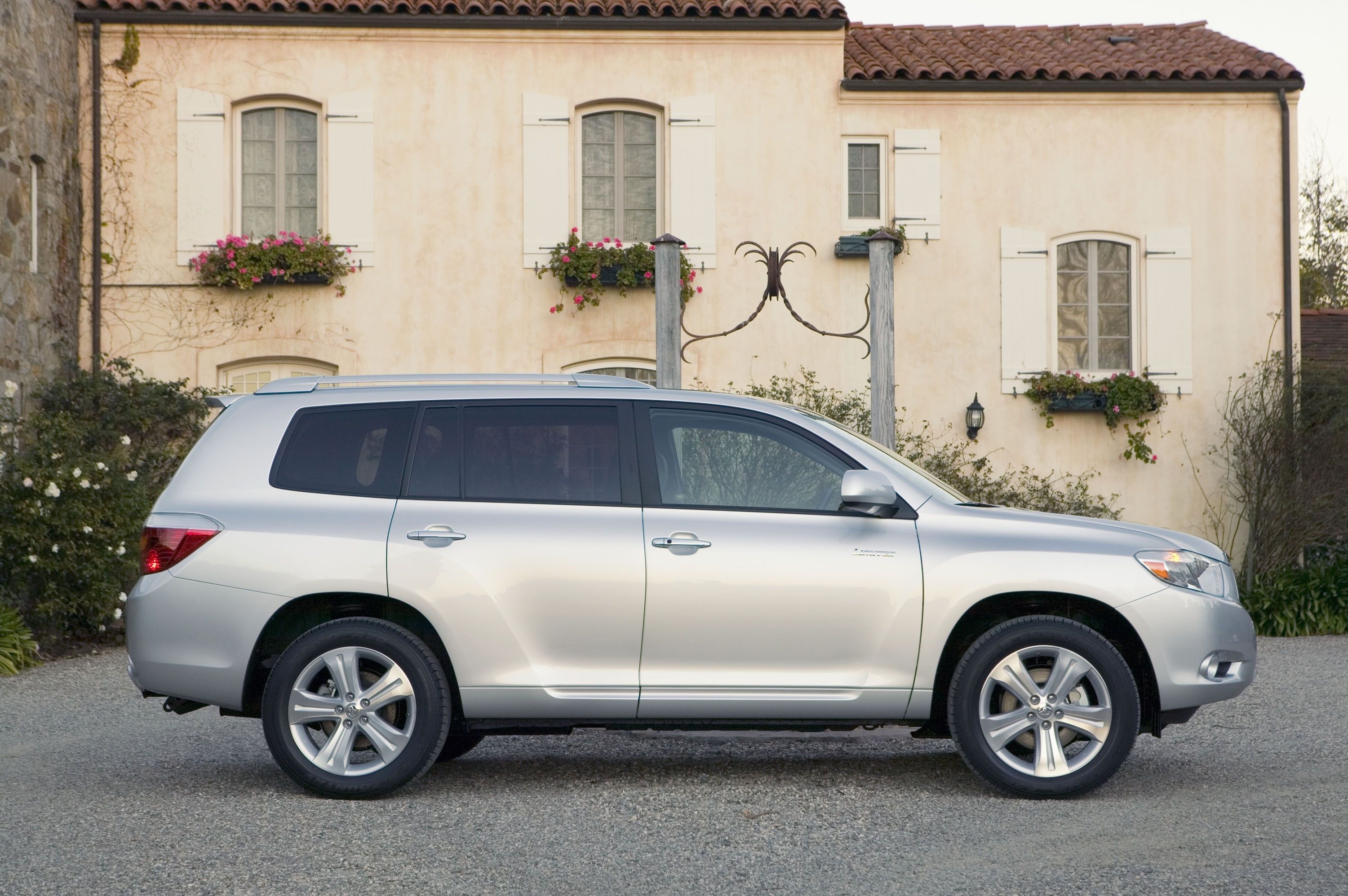 2008 Toyota Highlander - Review | CarBuzz