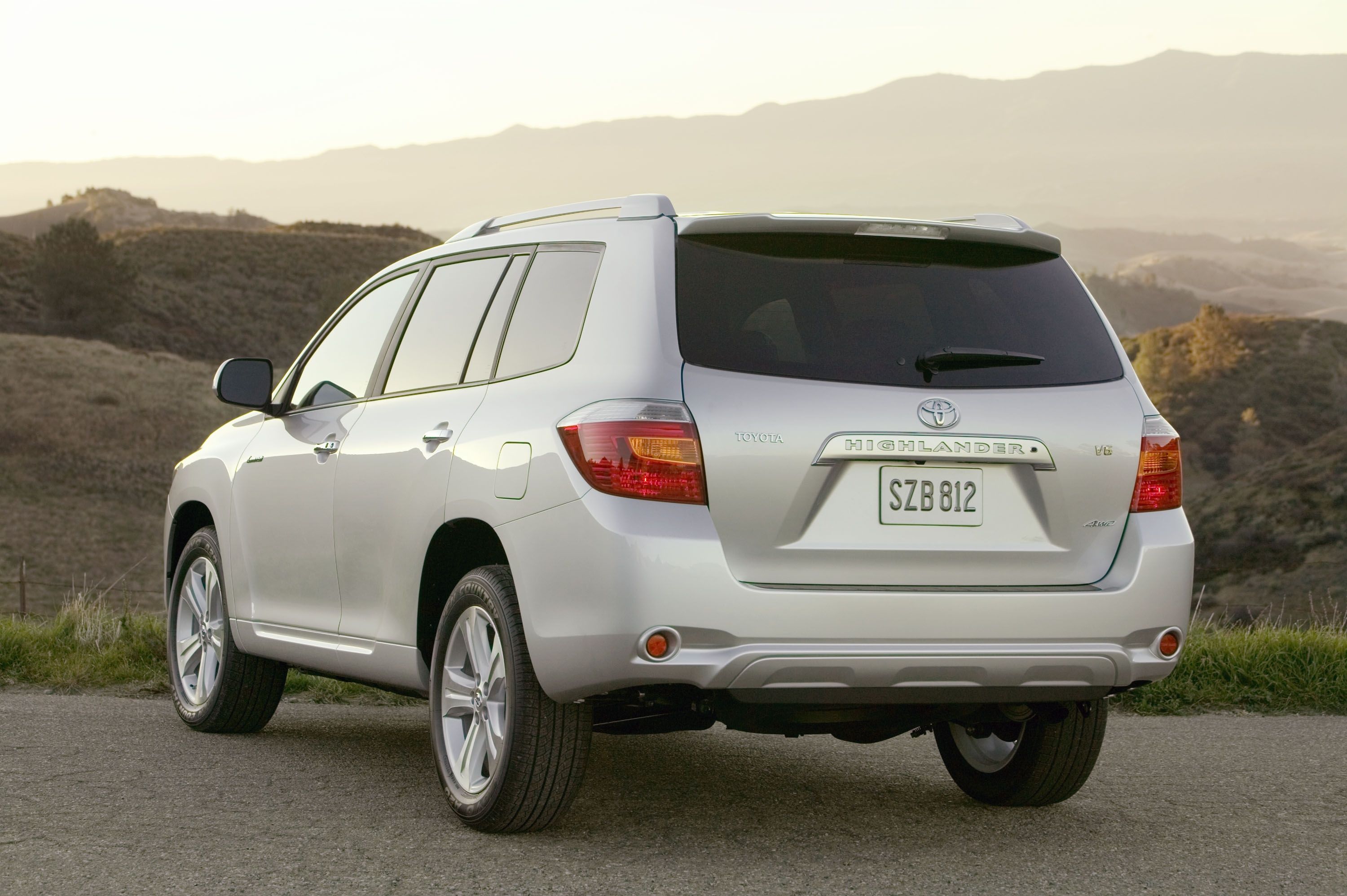 2008 Toyota Highlander - Review | CarBuzz