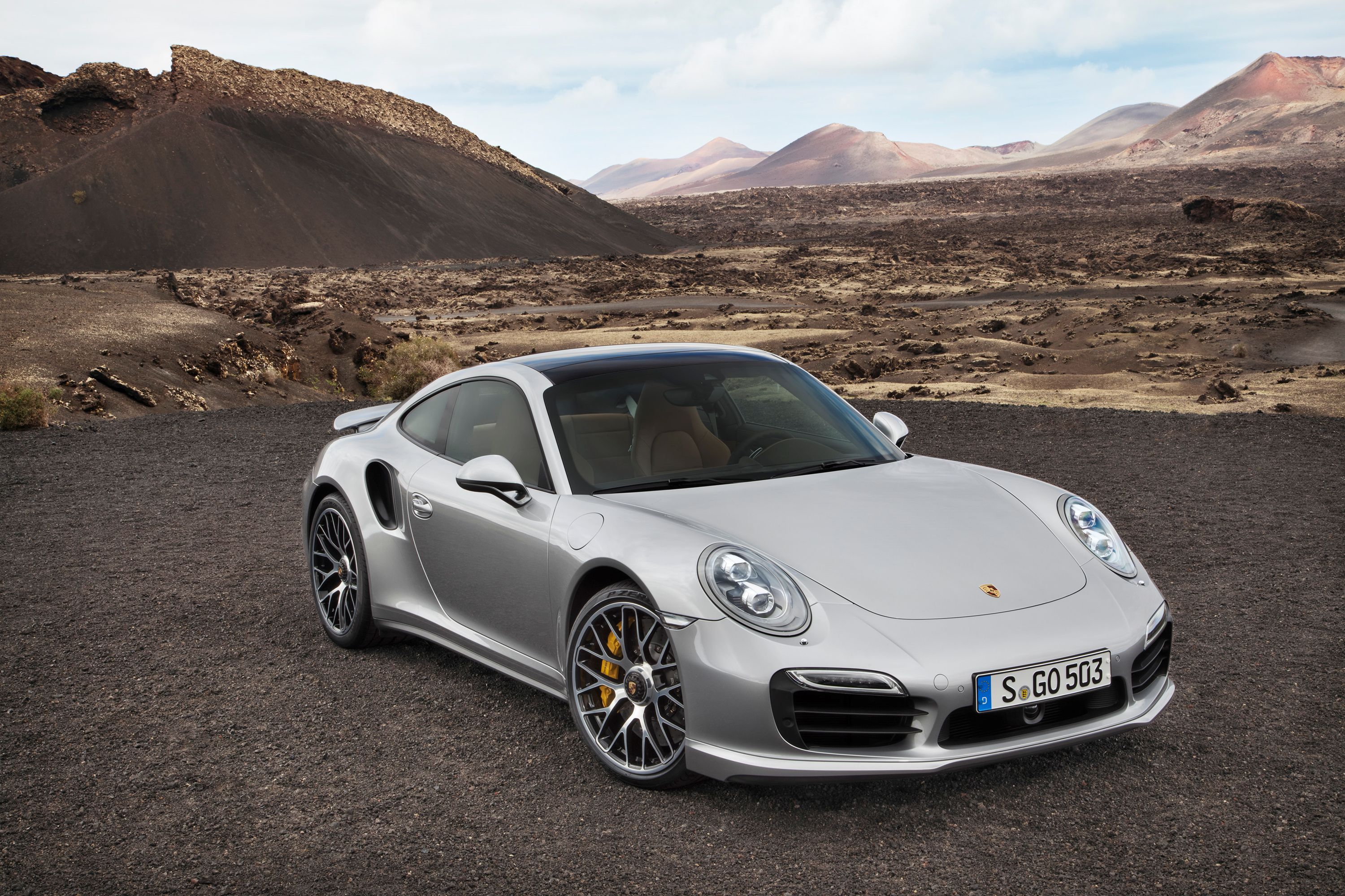 porsche rent in dubai