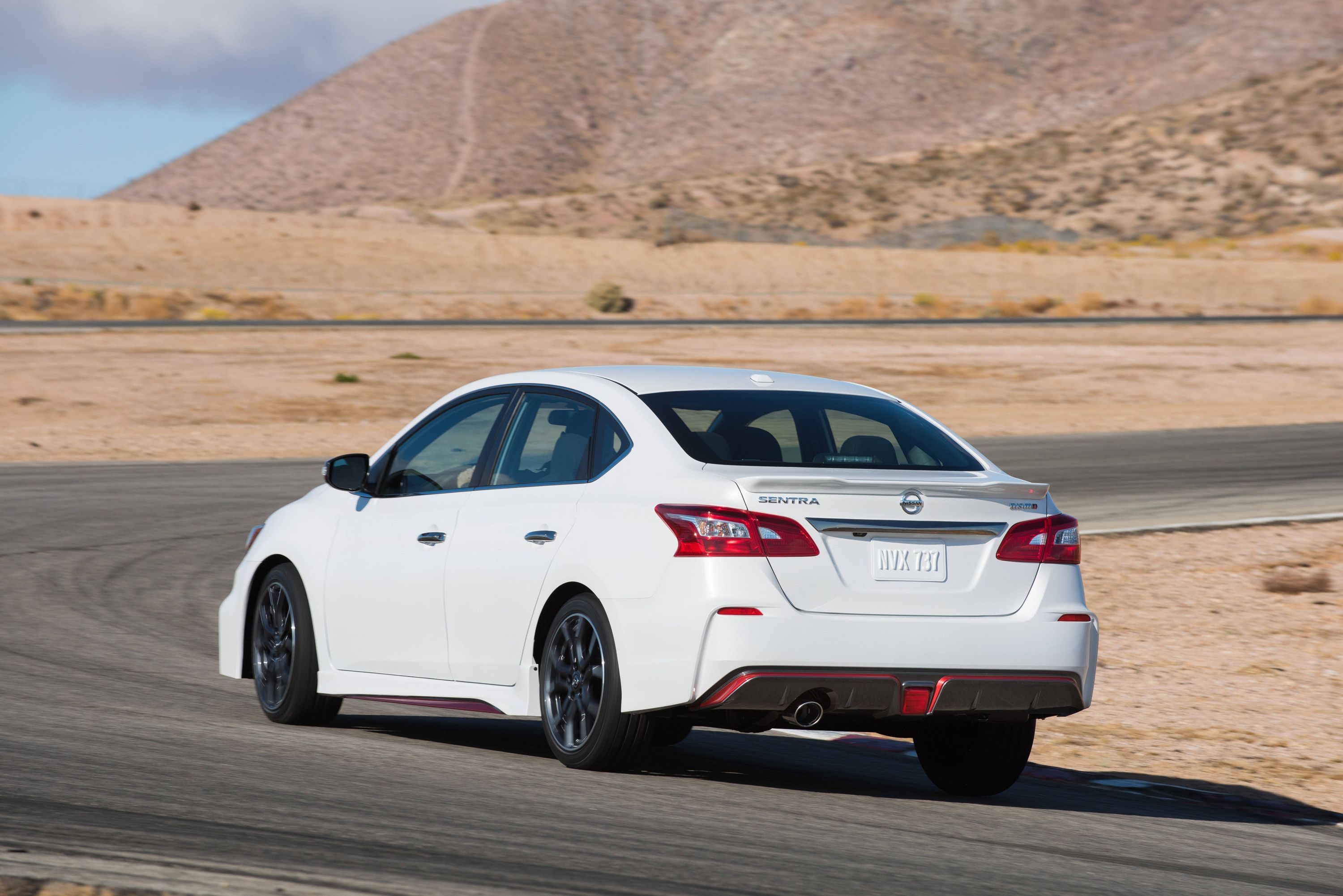 2018 Nissan Sentra NISMO Exterior Photos