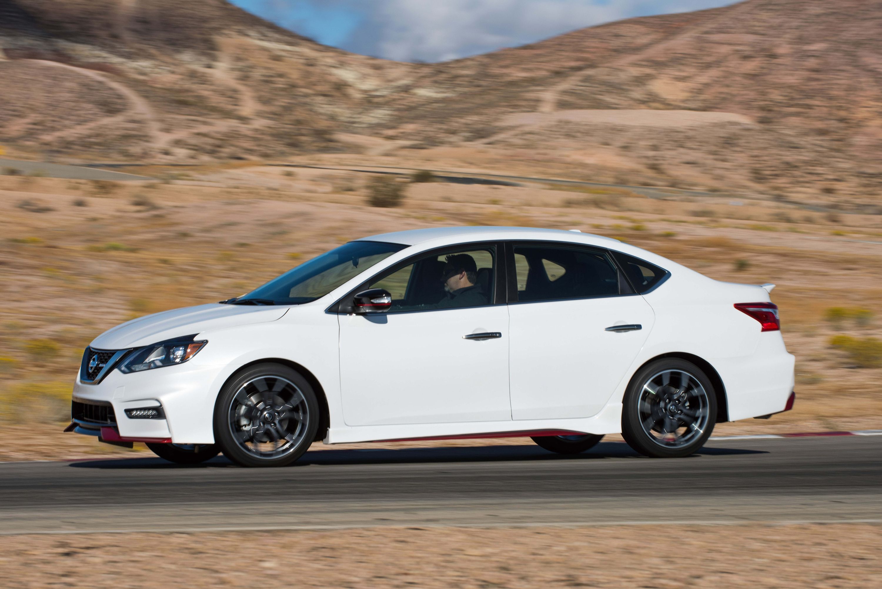 2018 Nissan Sentra NISMO Exterior Photos