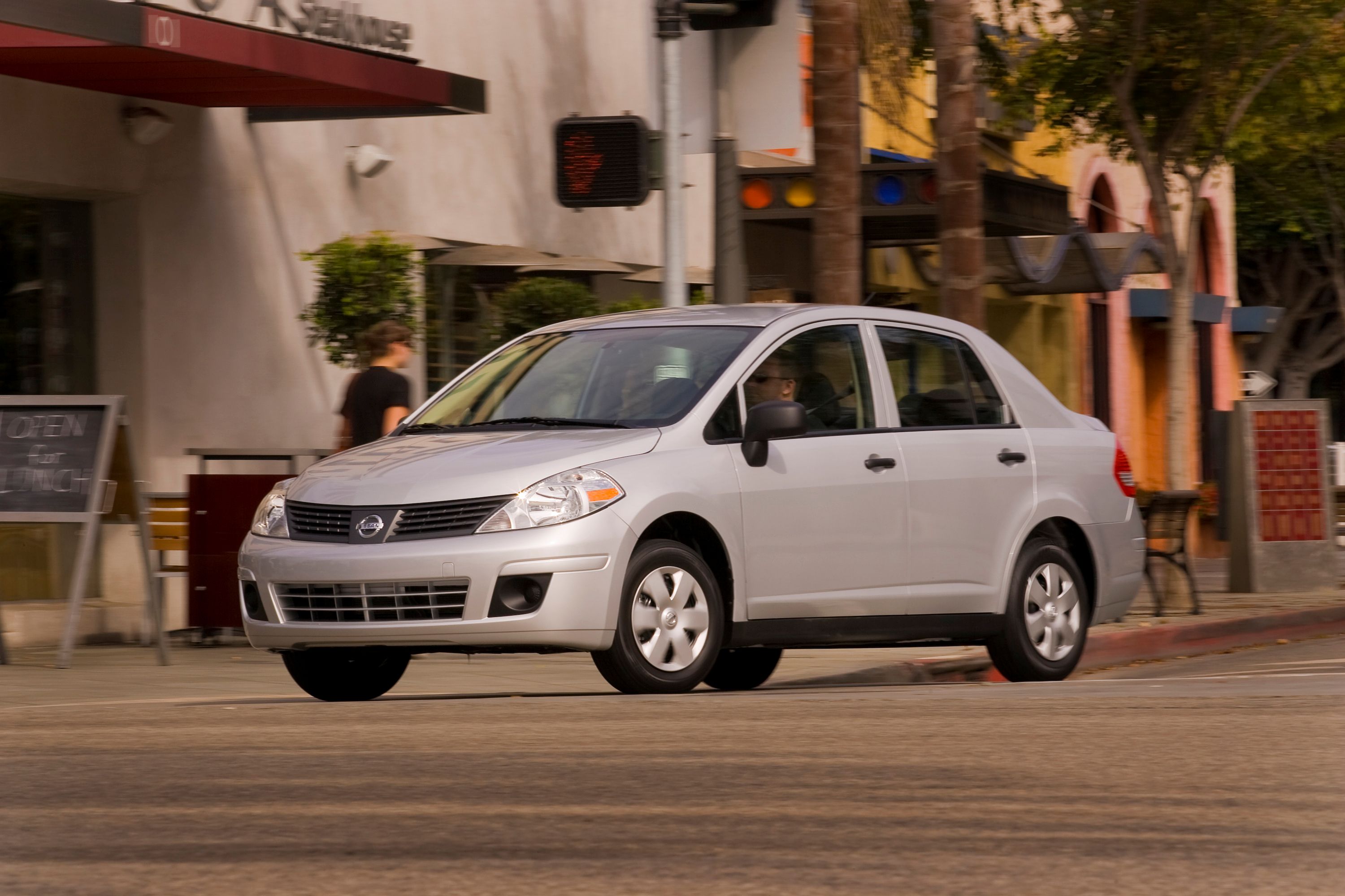 2008 Nissan Versa Sedan Exterior Photos