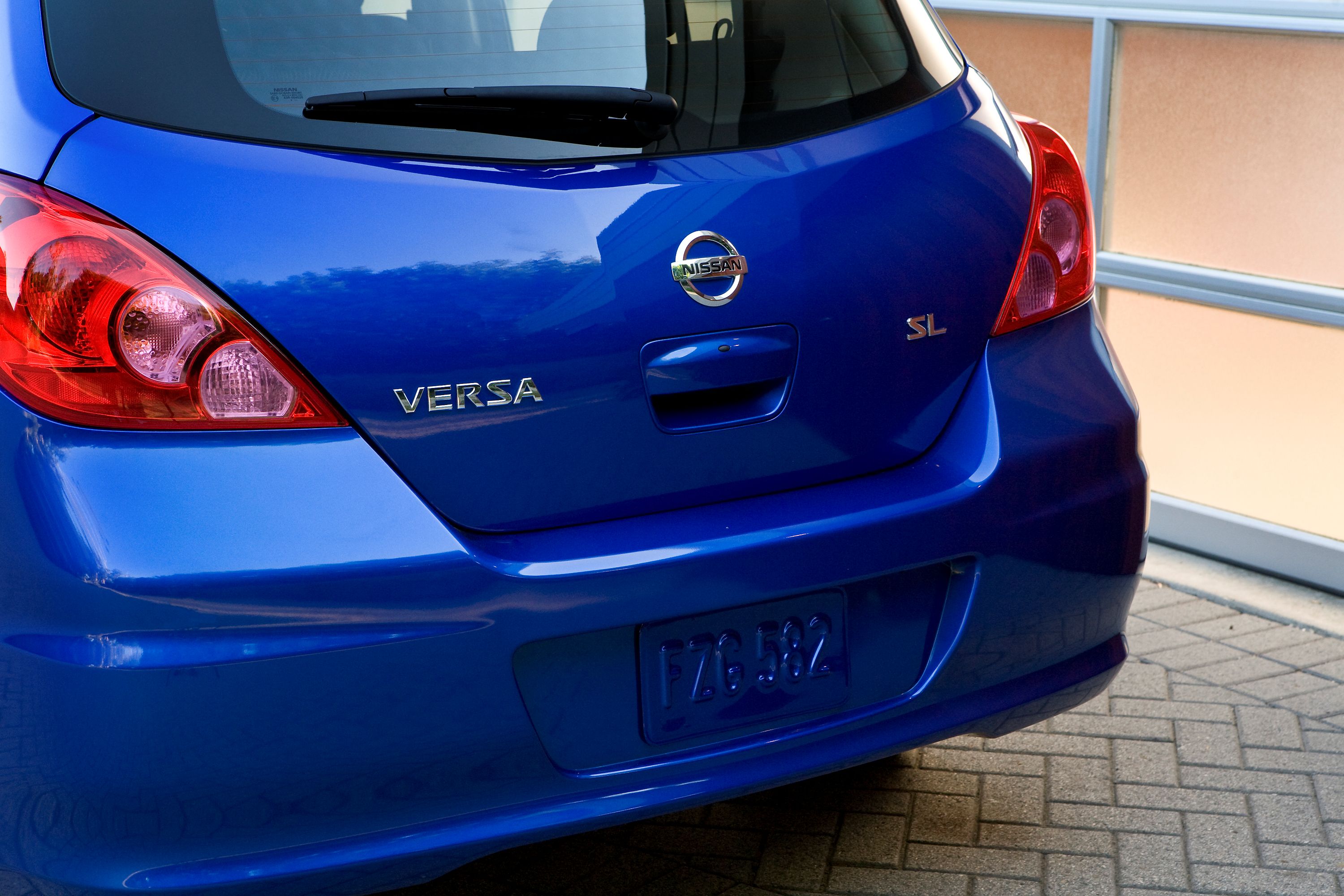 2011 Nissan Versa Hatchback Exterior Photos