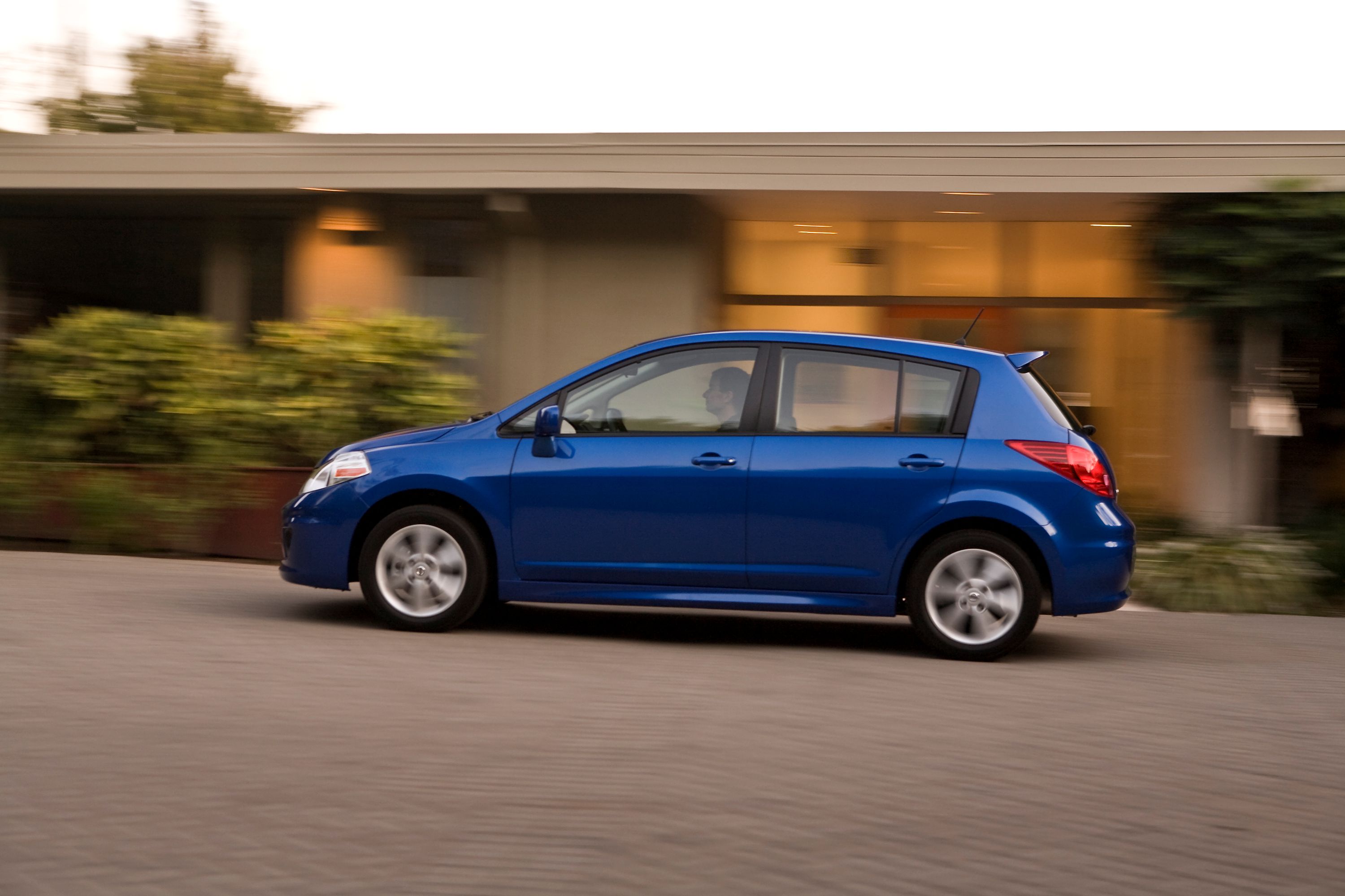 2011 Nissan Versa Hatchback Exterior Photos