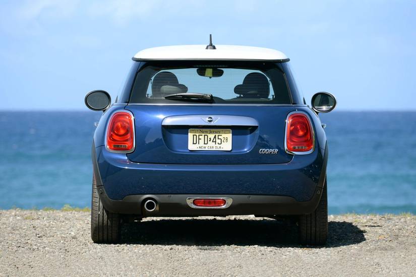 2017 Mini Cooper Hardtop Pricing, Photos & Specs