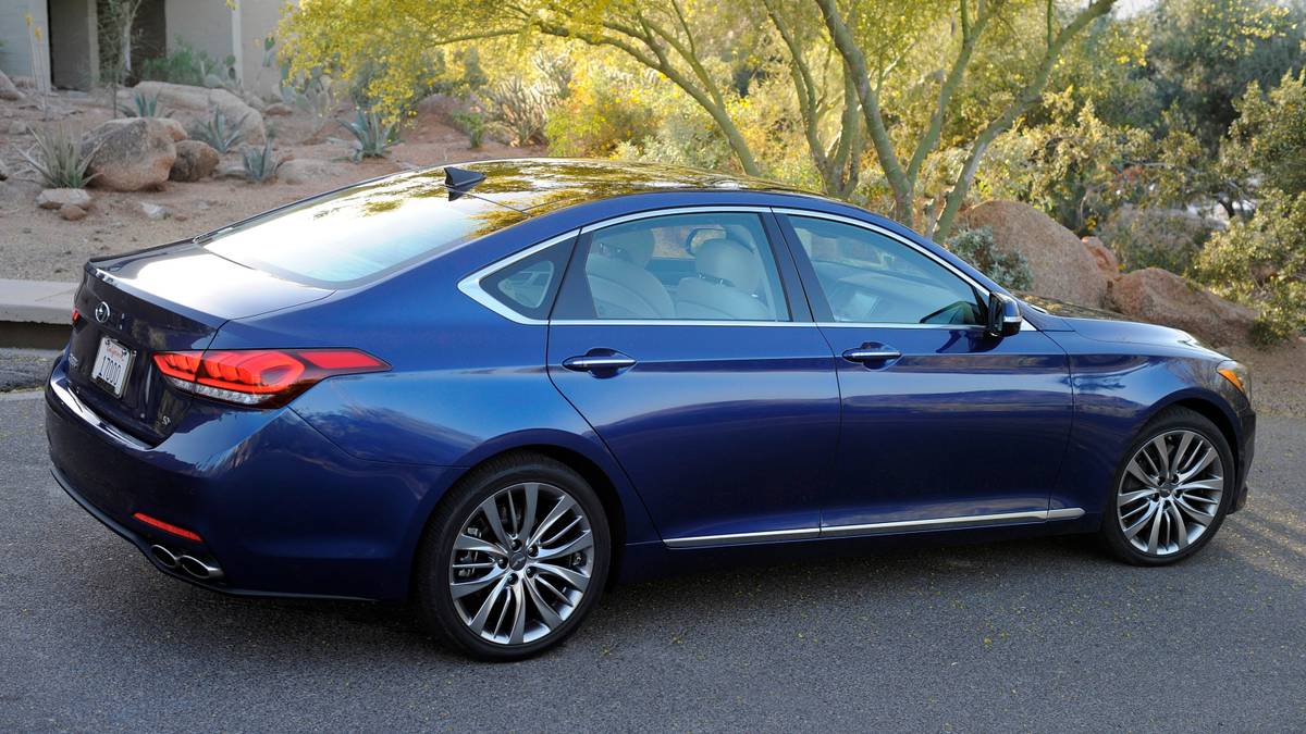 2016 Hyundai Genesis Pricing, Photos & Specs