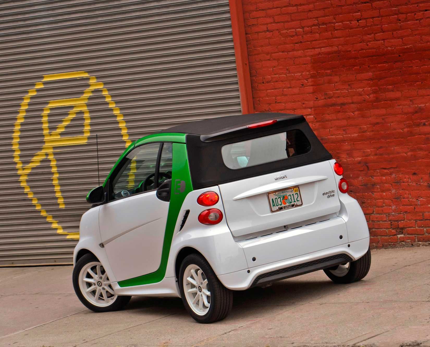 2011 smart fortwo Electric Drive Pricing, Photos & Specs