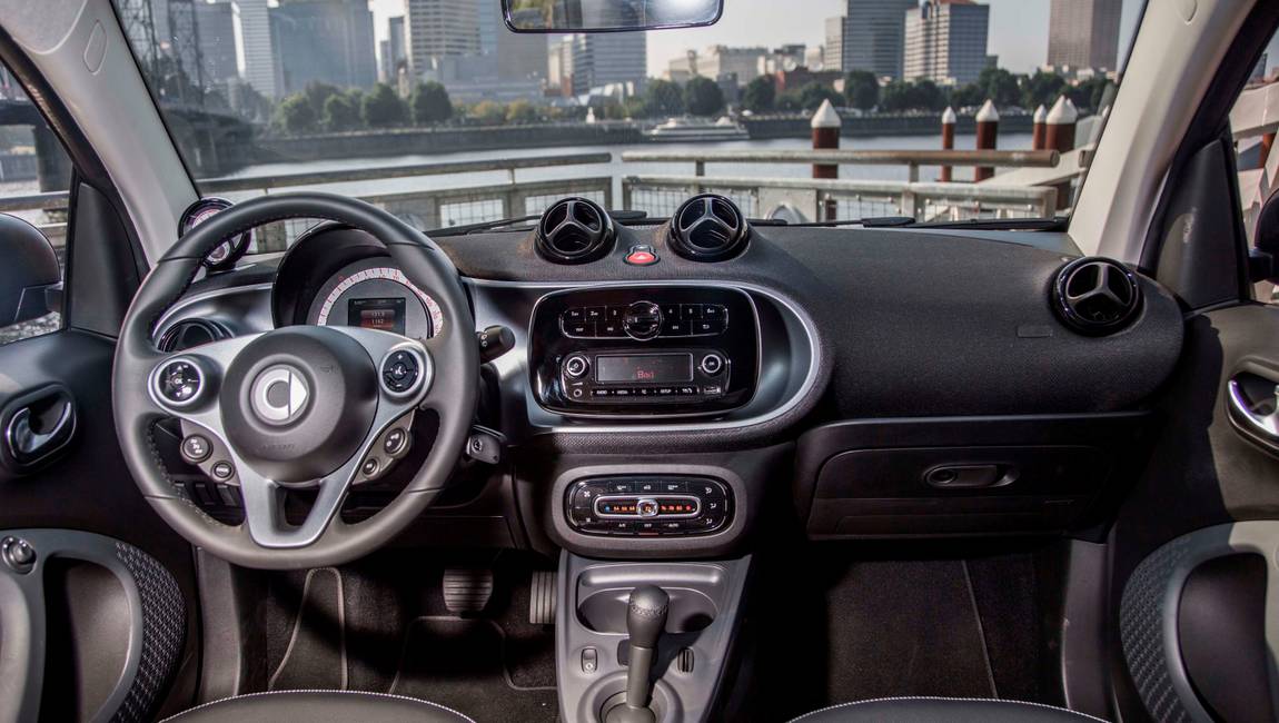 Smart Car Interior: Ultimate Comfort and High-Tech Innovation