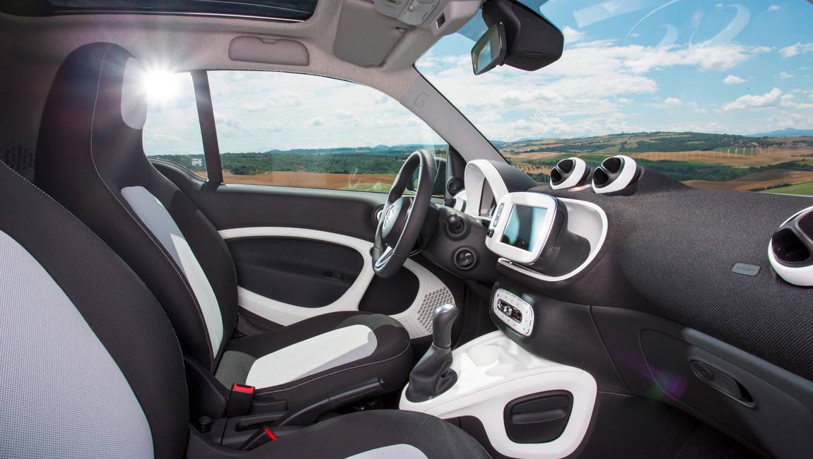 Smart Car Interior: Ultimate Comfort and High-Tech Innovation