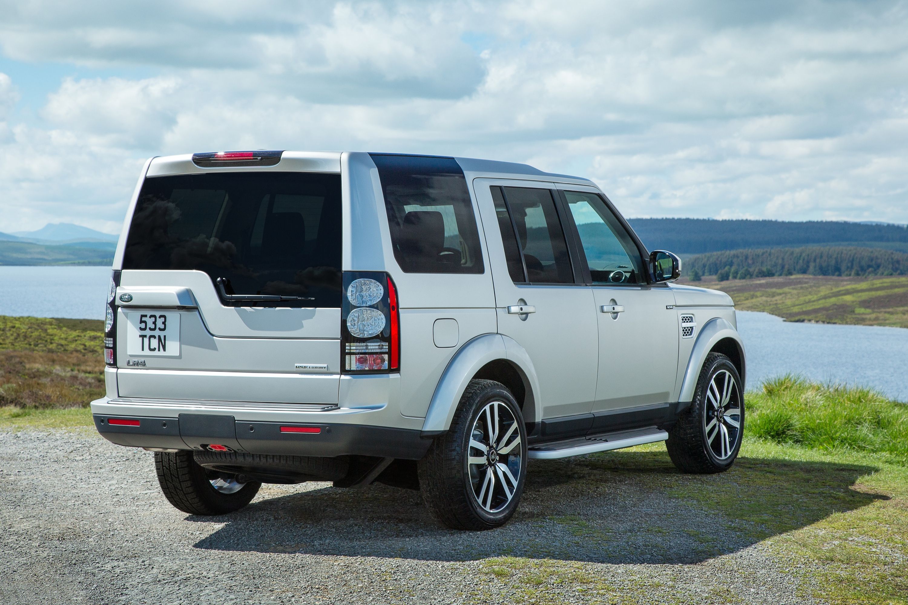 2016 Land Rover LR4 Pricing, Photos & Specs