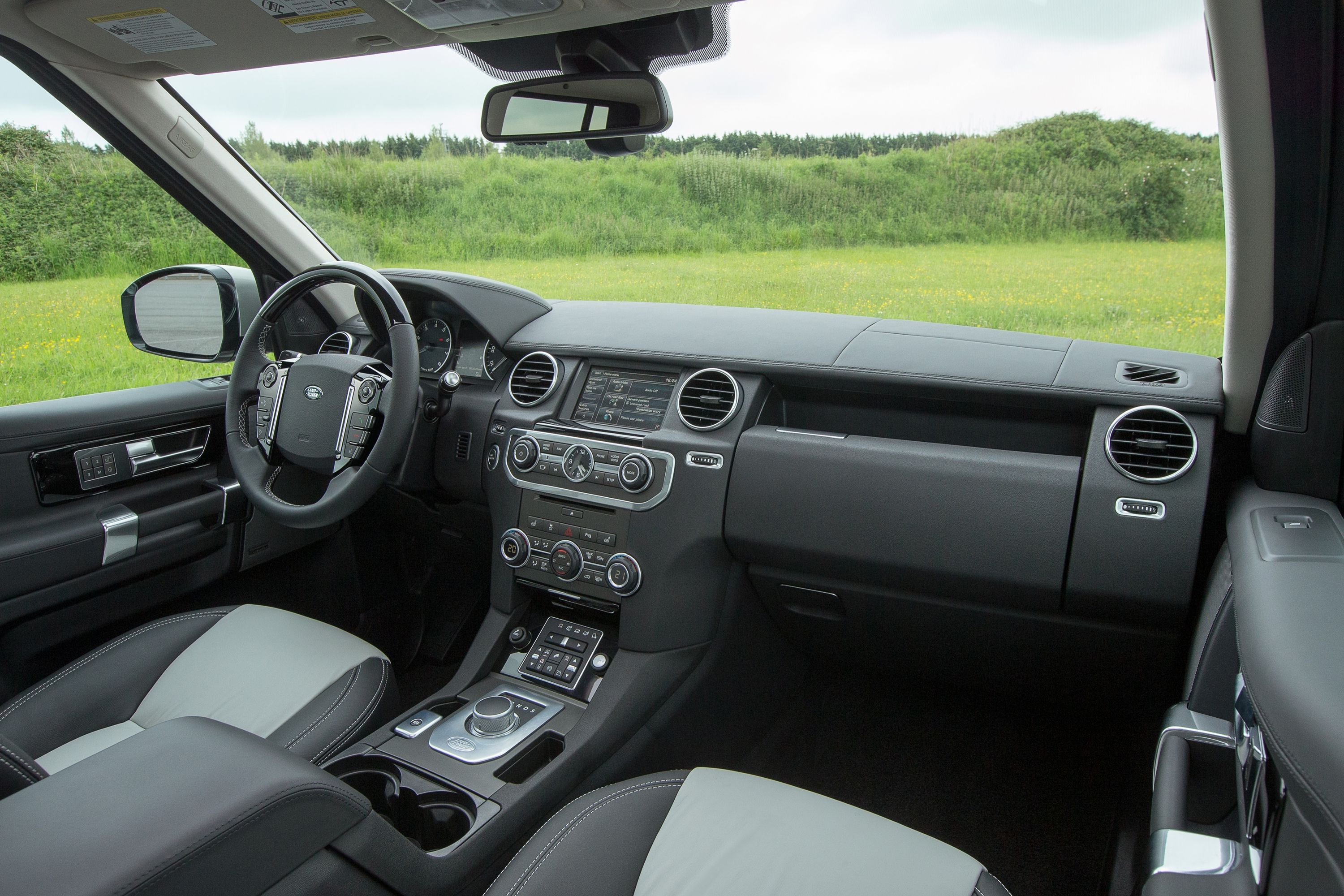 2014 Land Rover LR4 Interior Photos