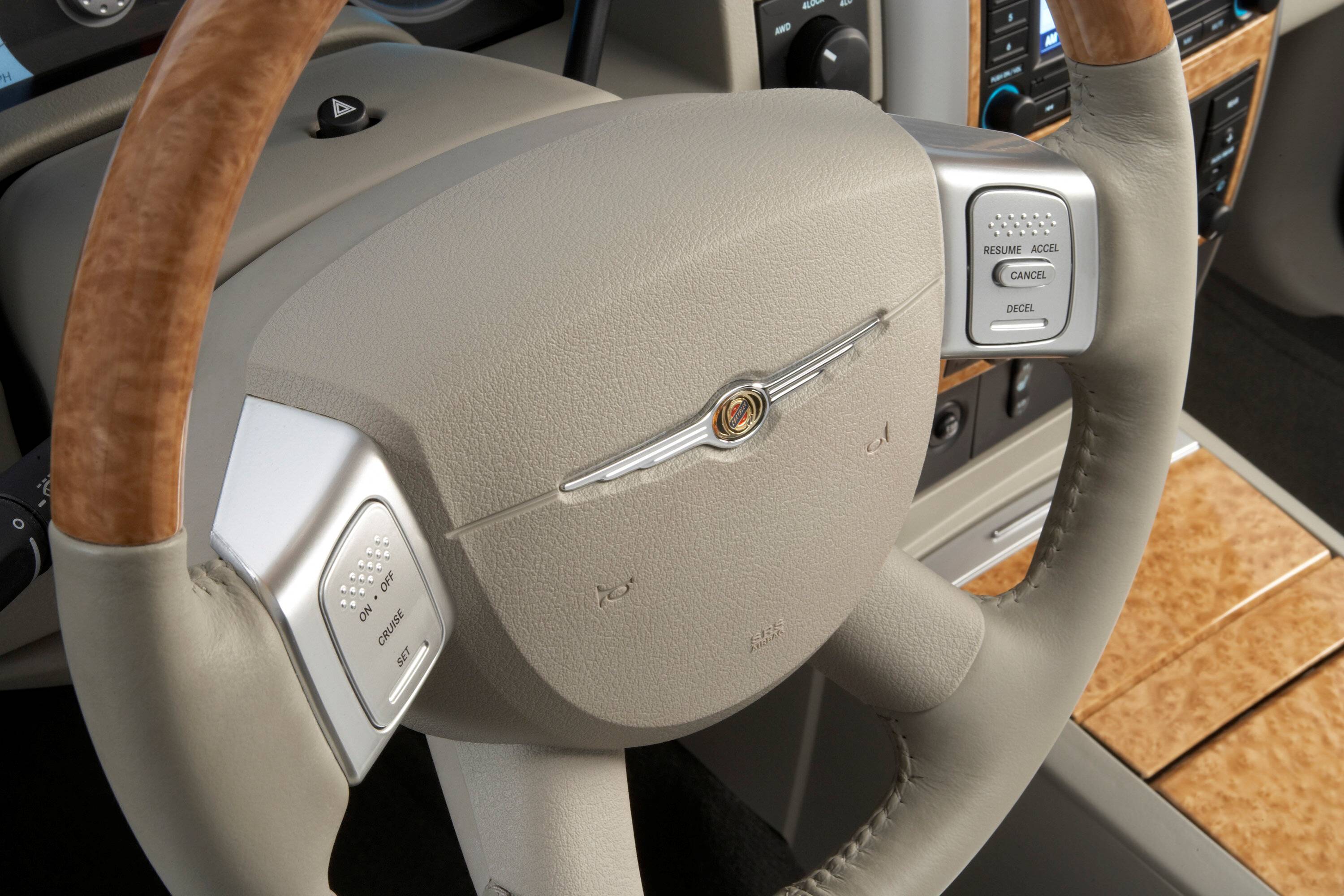 2009 Chrysler Aspen Hybrid Interior Photos