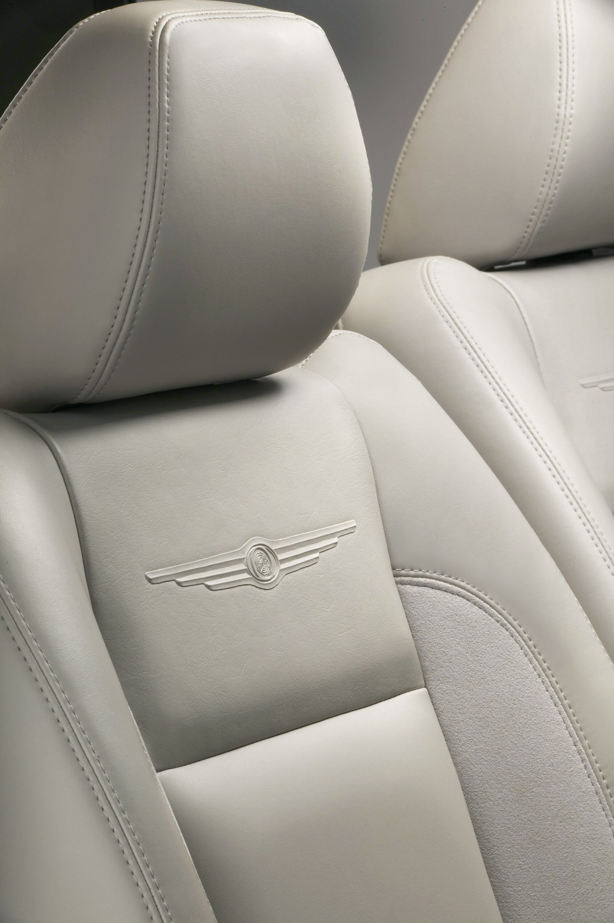2009 Chrysler Aspen Hybrid Interior Photos
