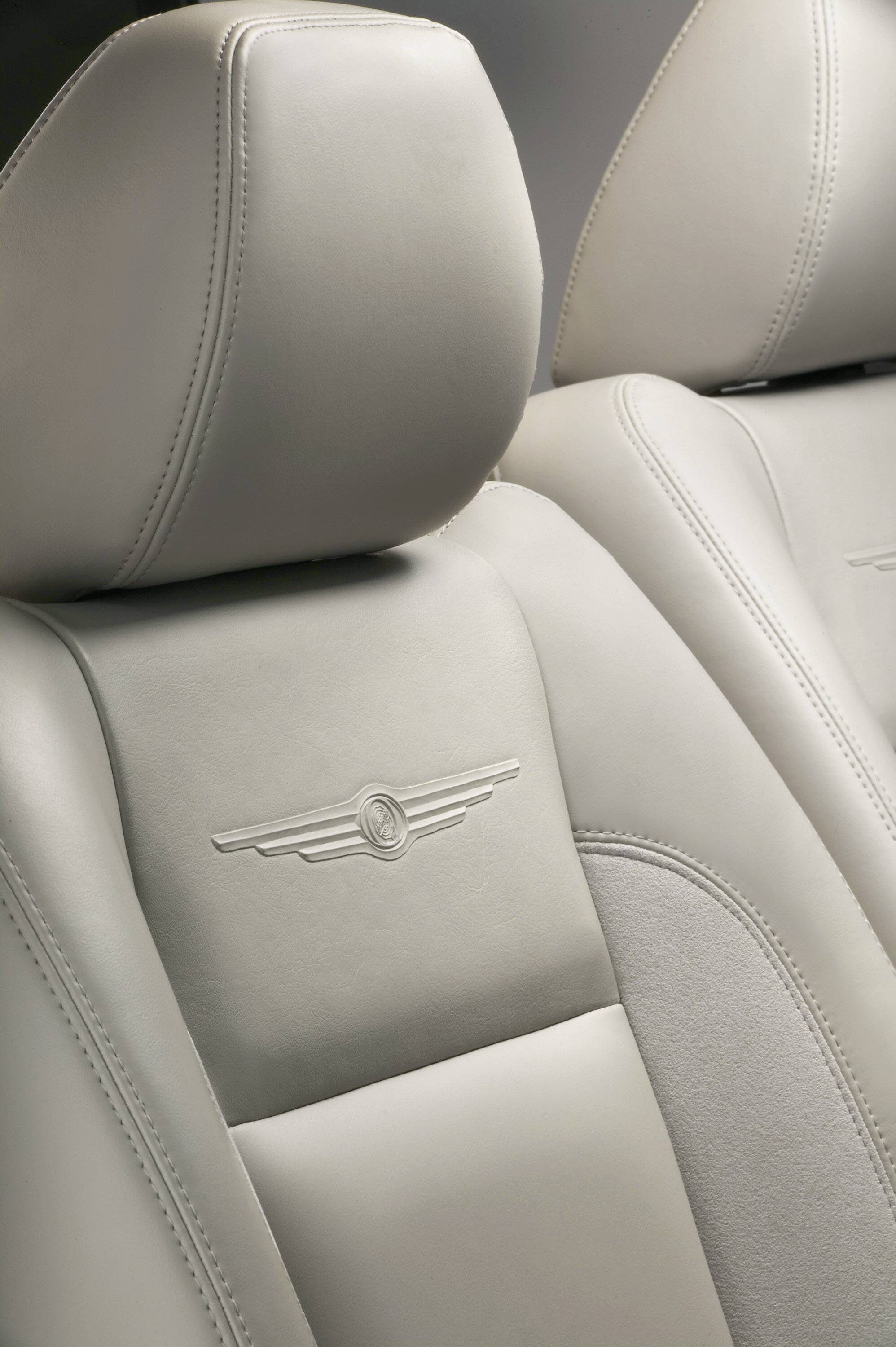 2009 Chrysler Aspen Hybrid Interior Photos