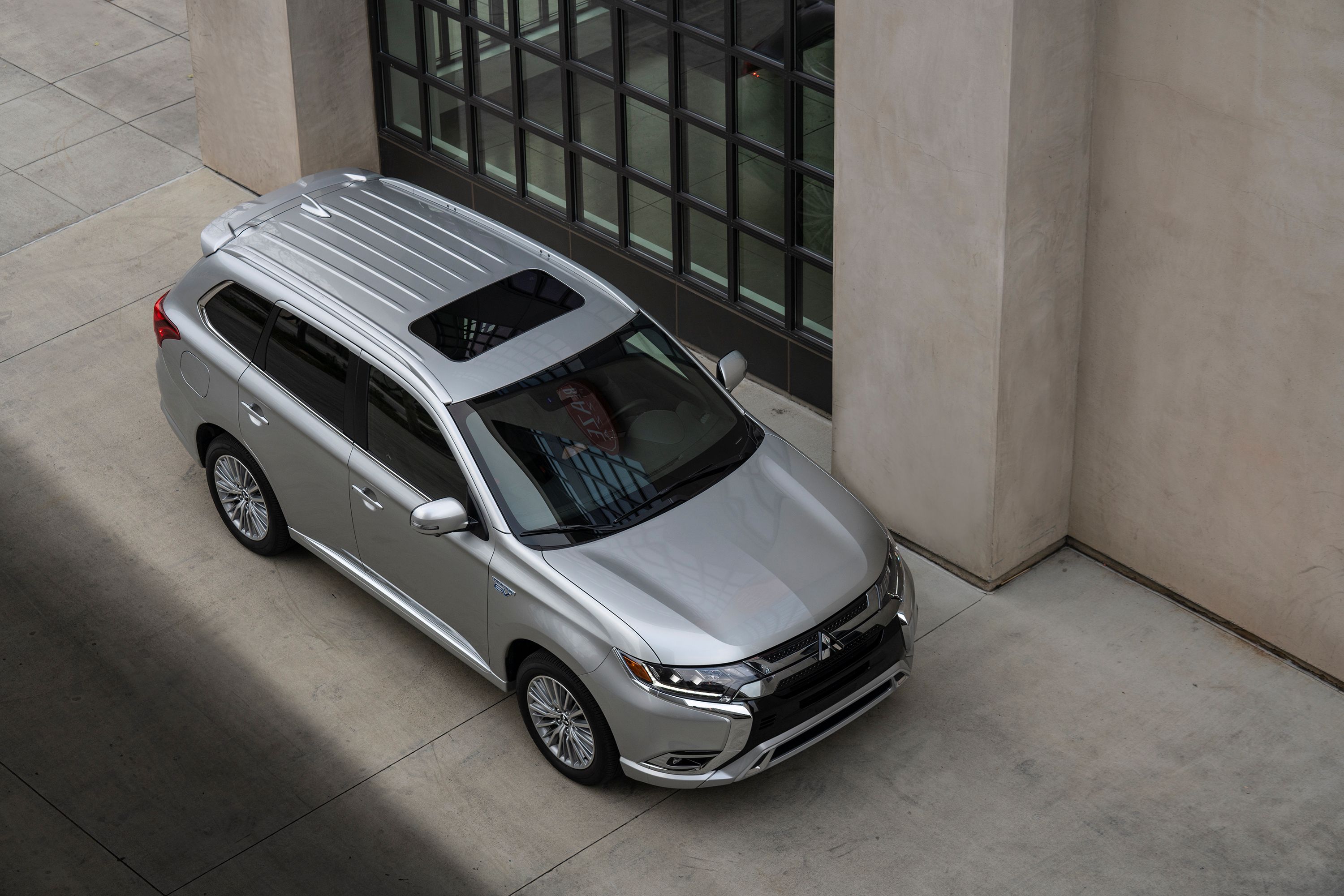 2019 Mitsubishi Outlander Plug-In Hybrid Exterior Photos