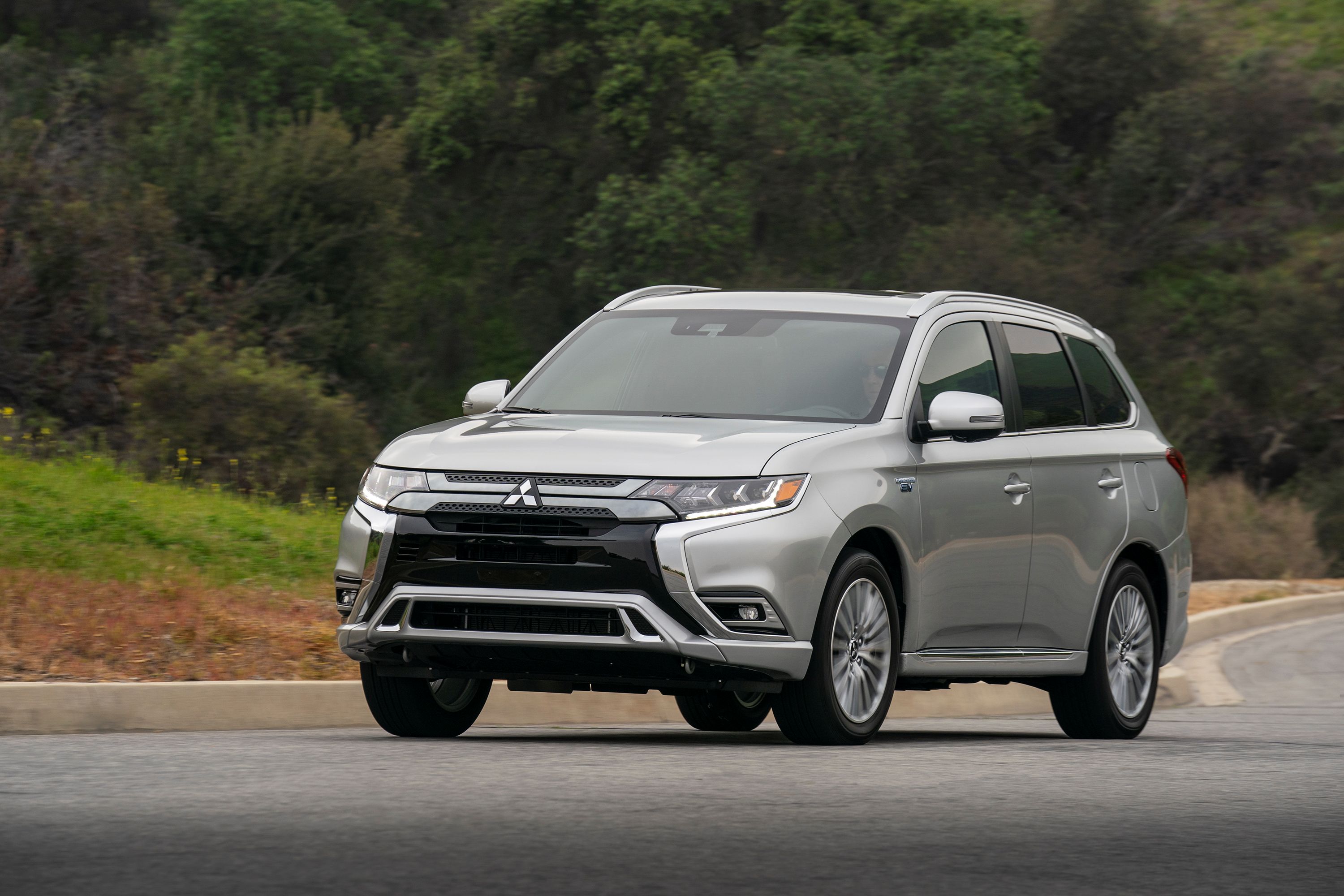 2019 Mitsubishi Outlander Plug-In Hybrid Exterior Photos