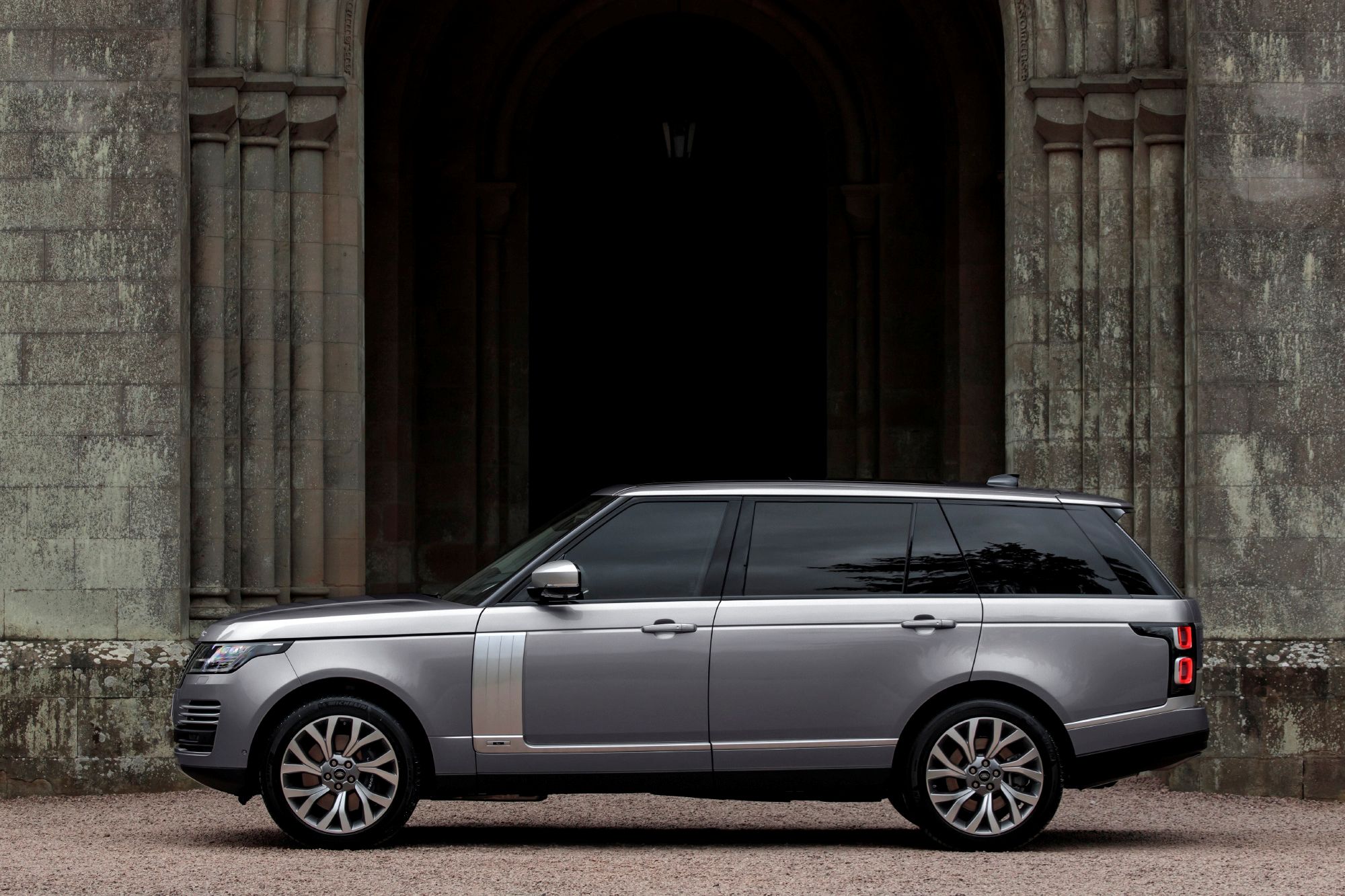 Say Goodbye To The Range Rover's Iconic Supercharged V6