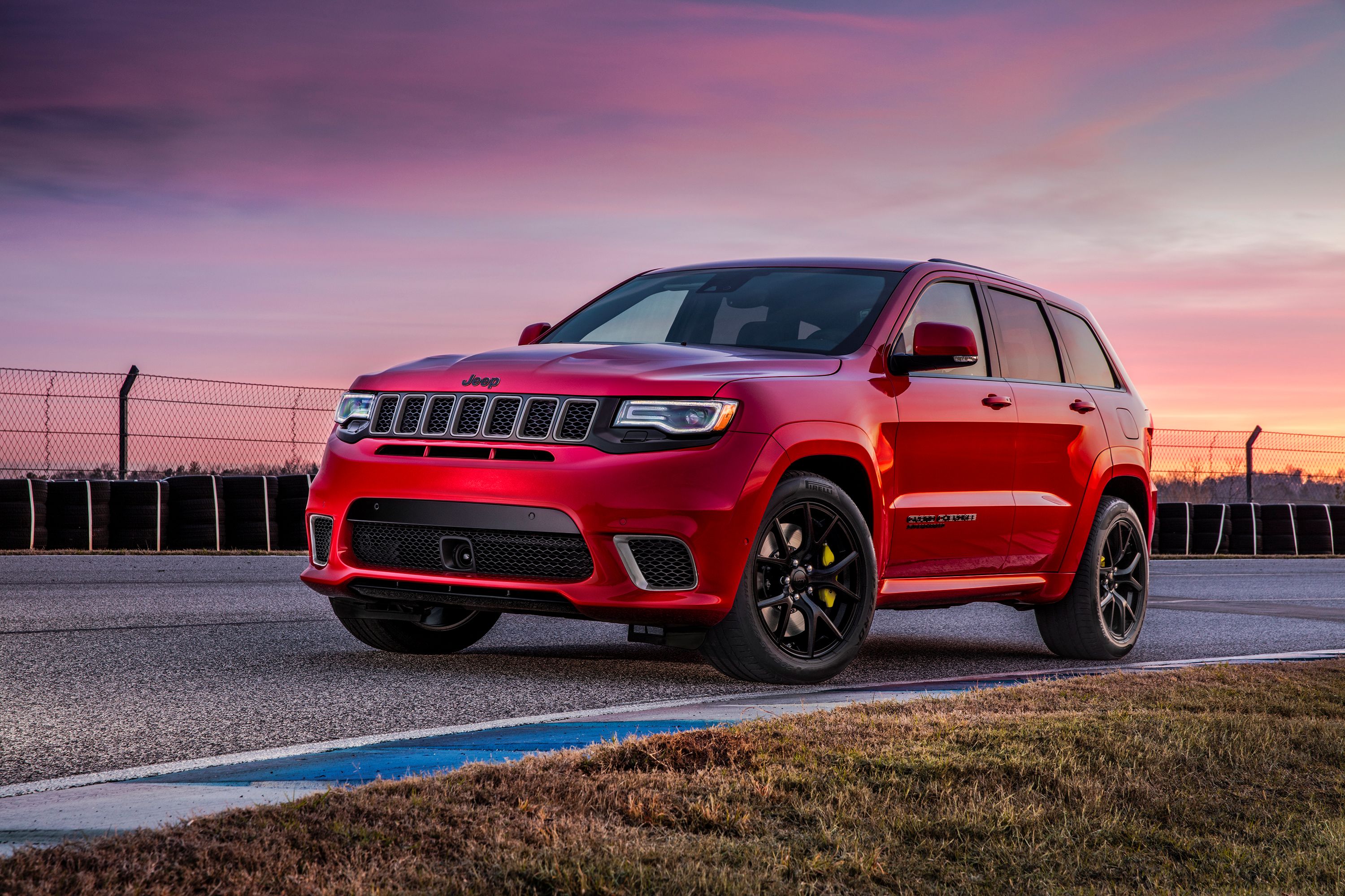 Jeep Grand Cherokee Trackhawk Is The Fastest SUV On Ice