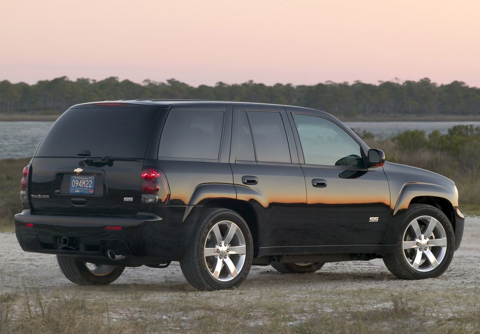 2009 Chevrolet Trailblazer Pricing, Photos \u0026 Specs, image size:1600x1115