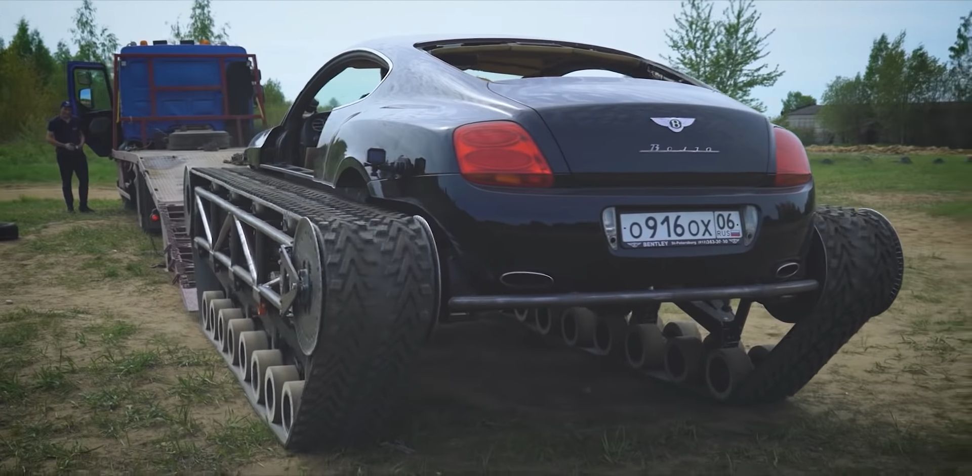 Bentley Converted Into Tank Sets New Speed Record in the Baikal