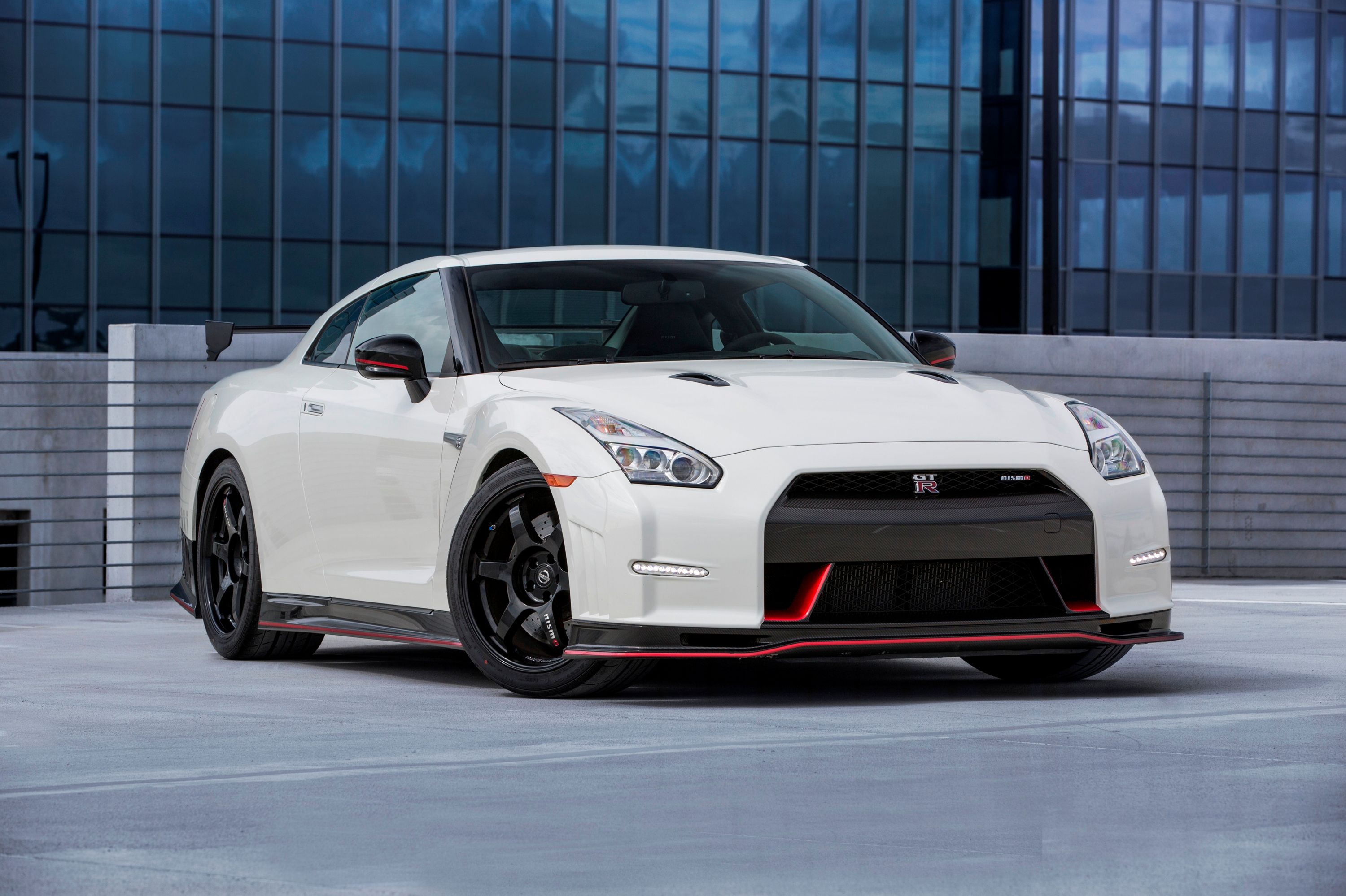 2016 Nissan GT-R NISMO Pricing, Photos & Specs