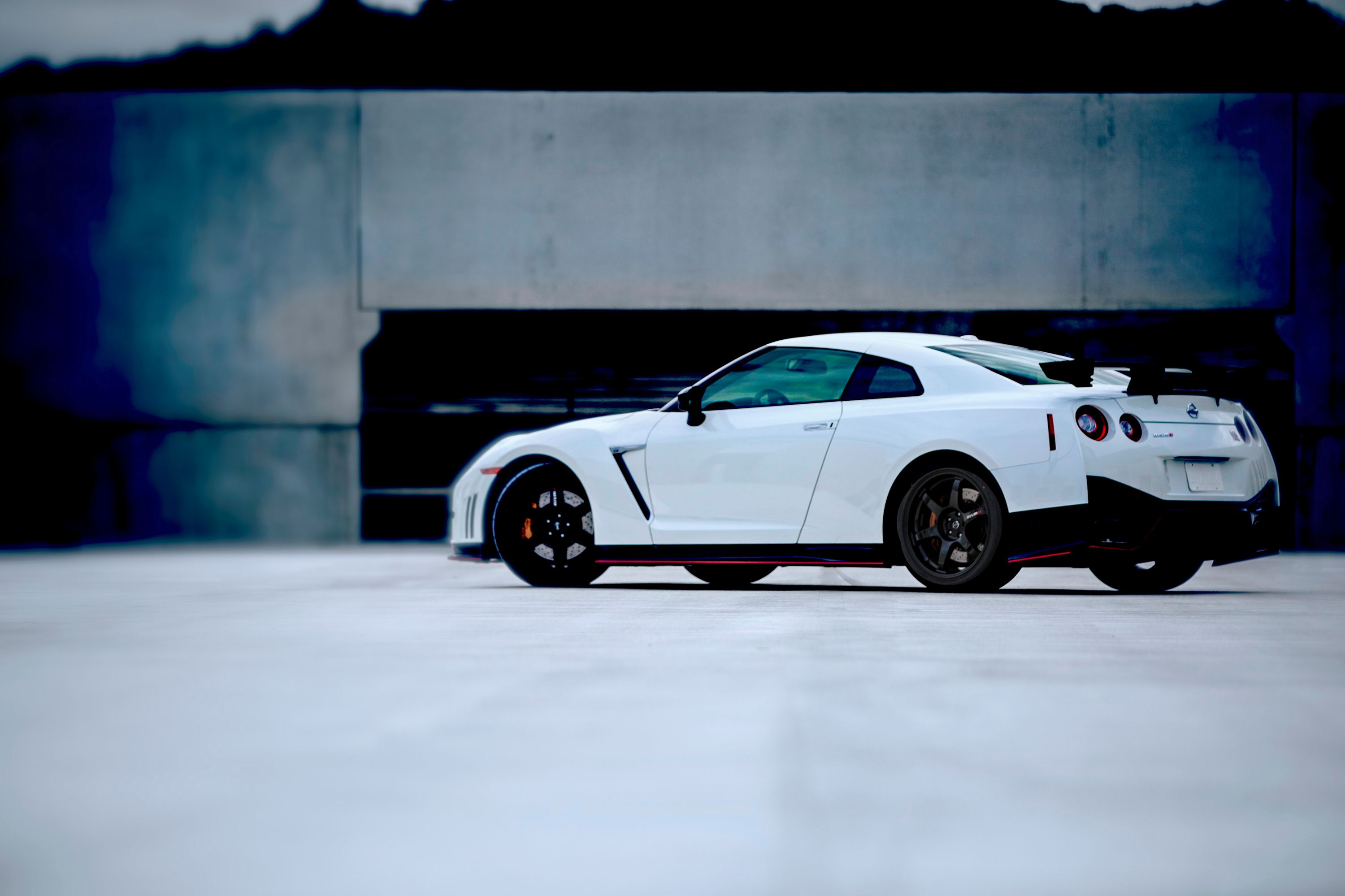2016 Nissan GT-R NISMO Exterior Photos