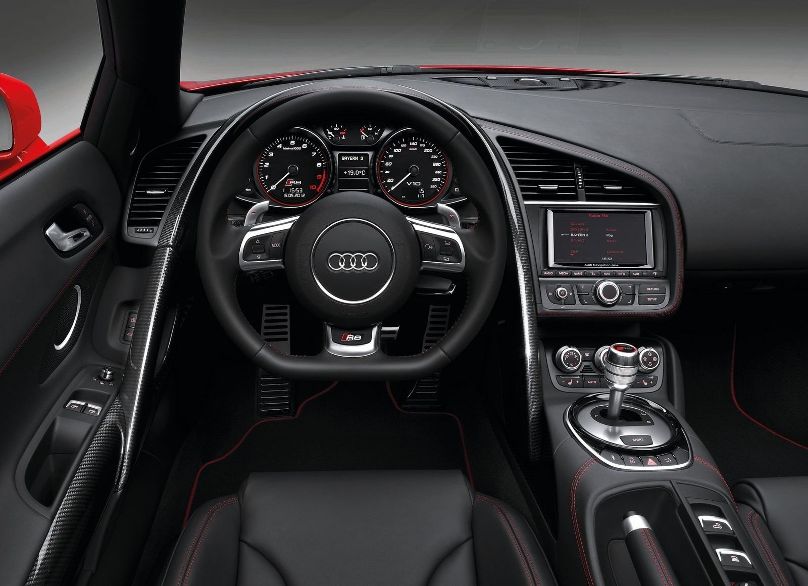 2014 Audi R8 Spyder Interior Photos