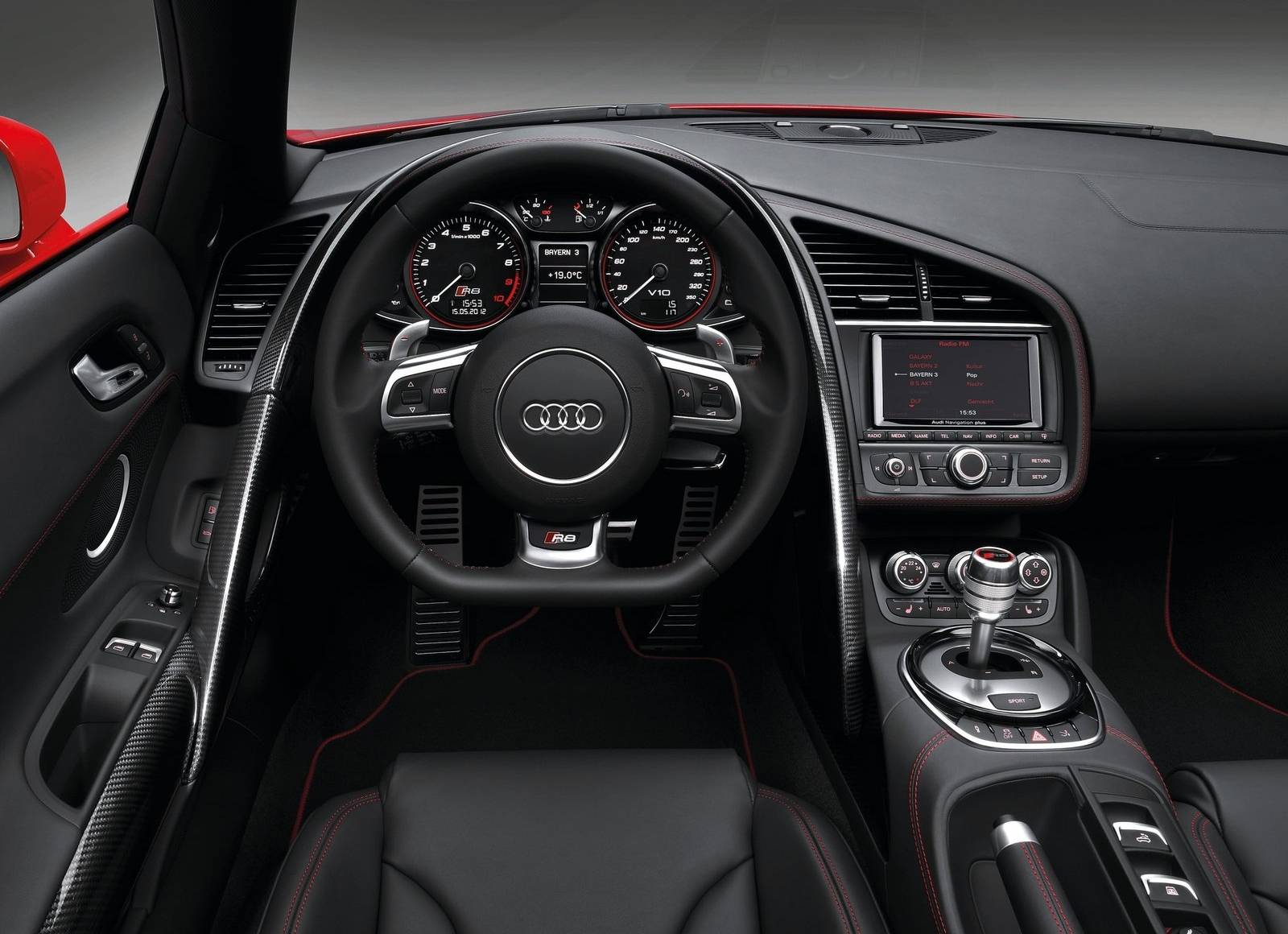 2014 Audi R8 Spyder Interior Photos