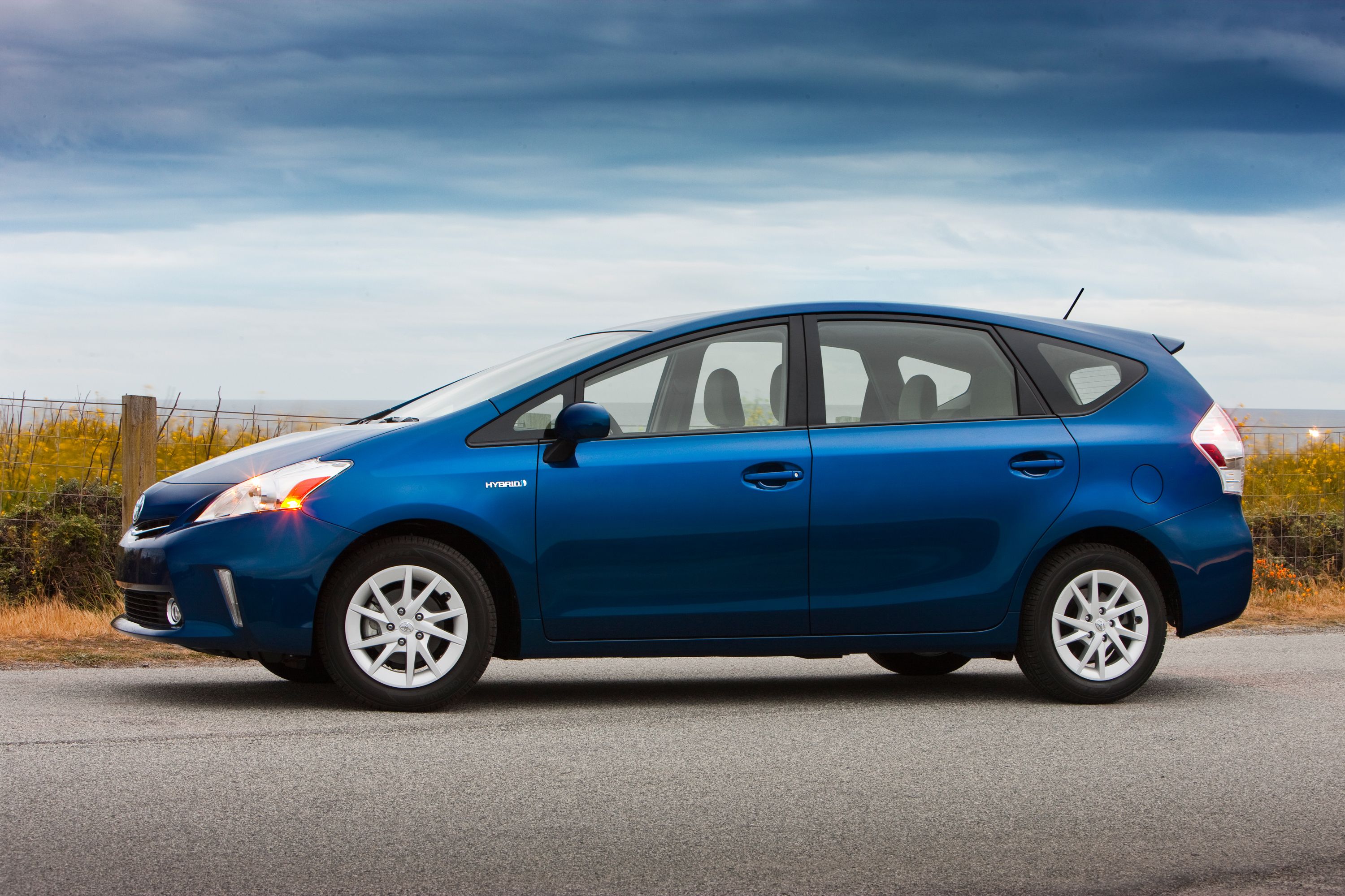 2012 Toyota Prius v - Photos Exterior | CarBuzz