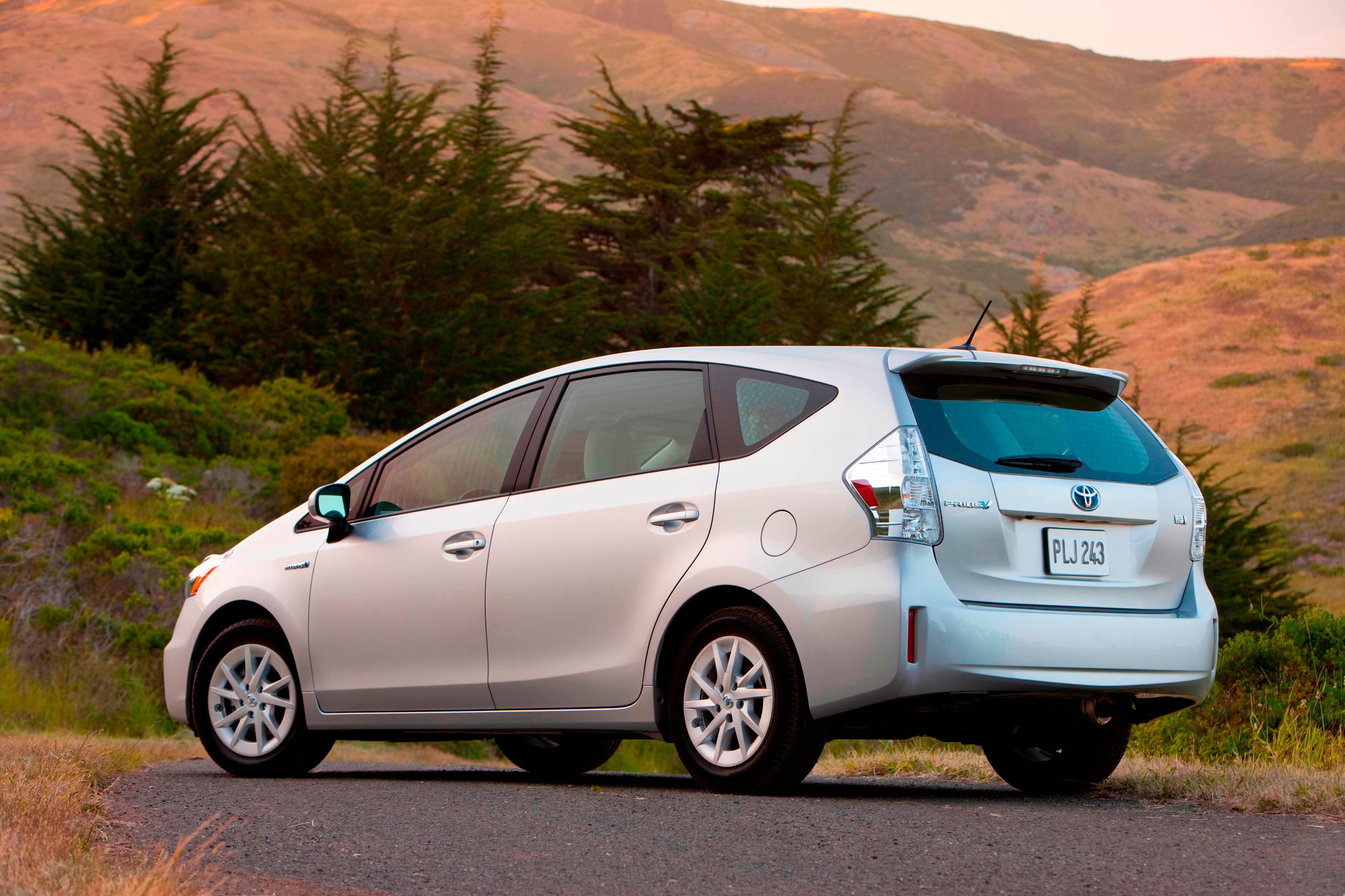 2012 Toyota Prius v Exterior Photos