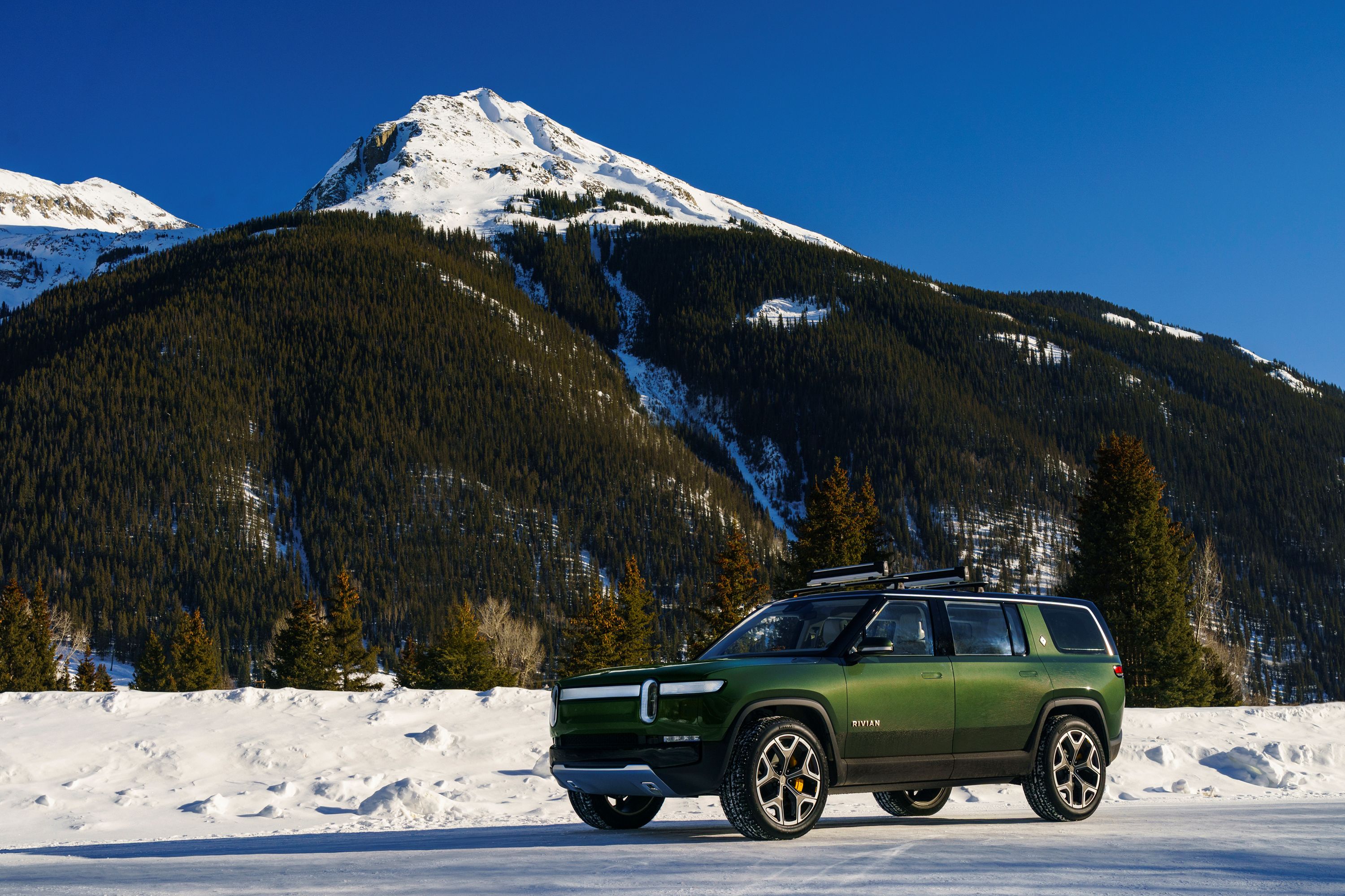 2024 Rivian R1S SUV Pricing, Photos & Specs