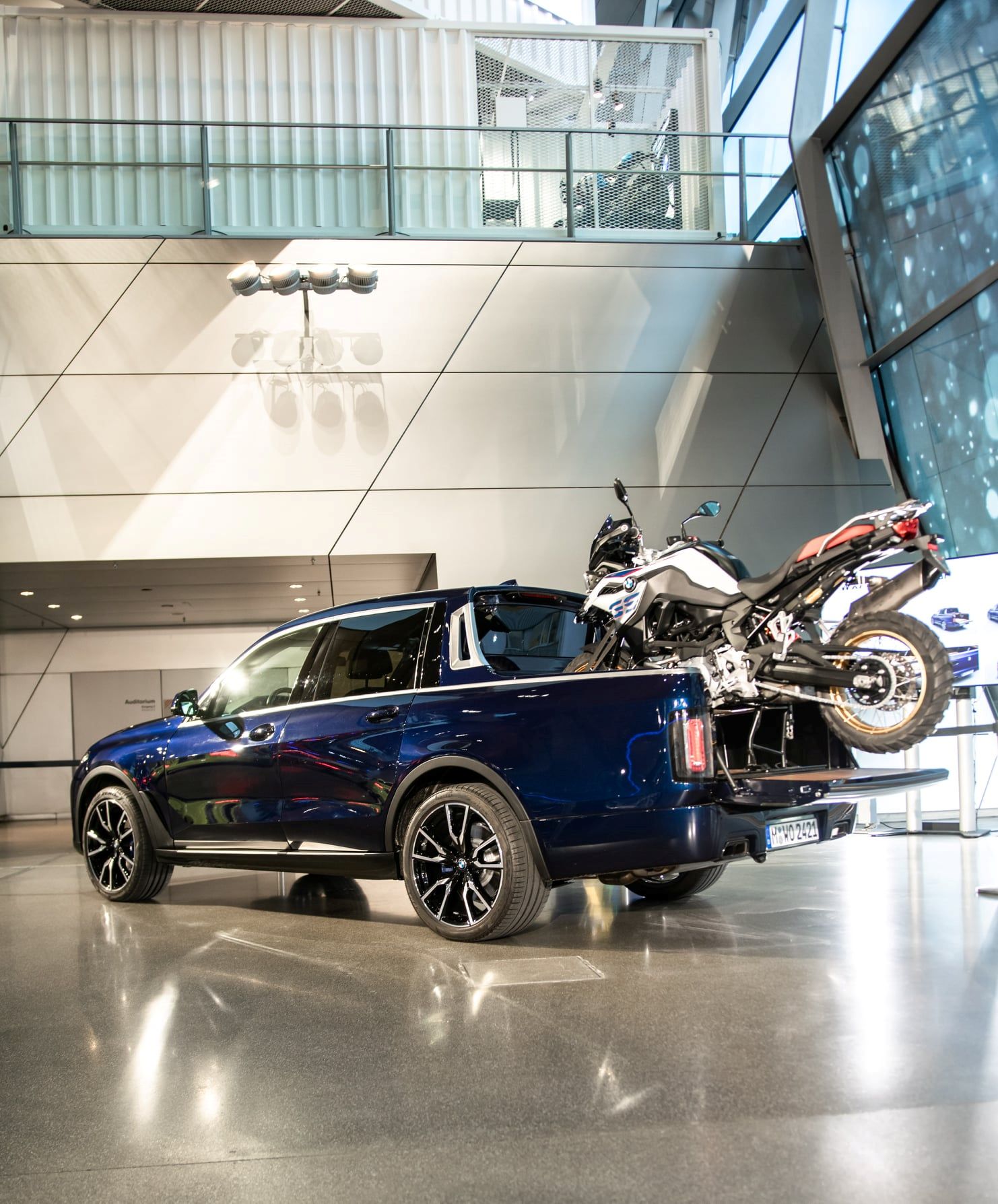 One-Off BMW X7 Pickup Truck Comes To Life