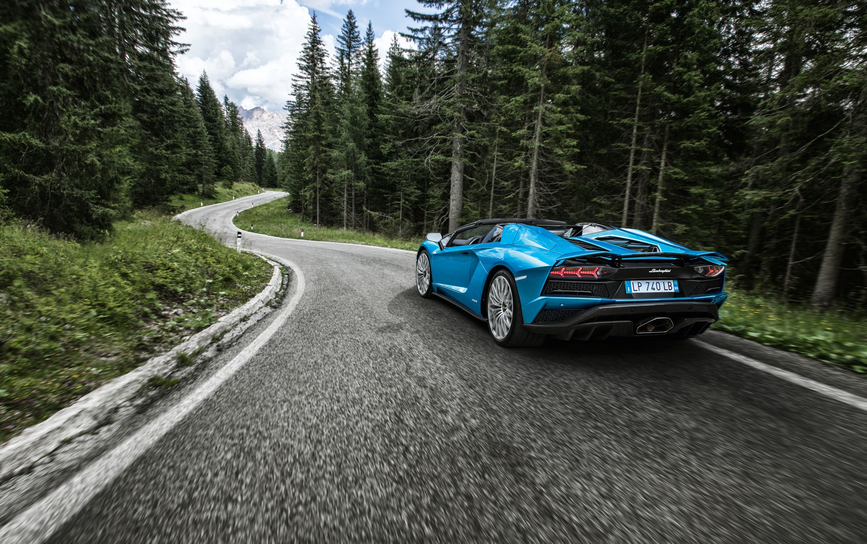 2019 Lamborghini Aventador S Roadster Review, image size:3000x1881