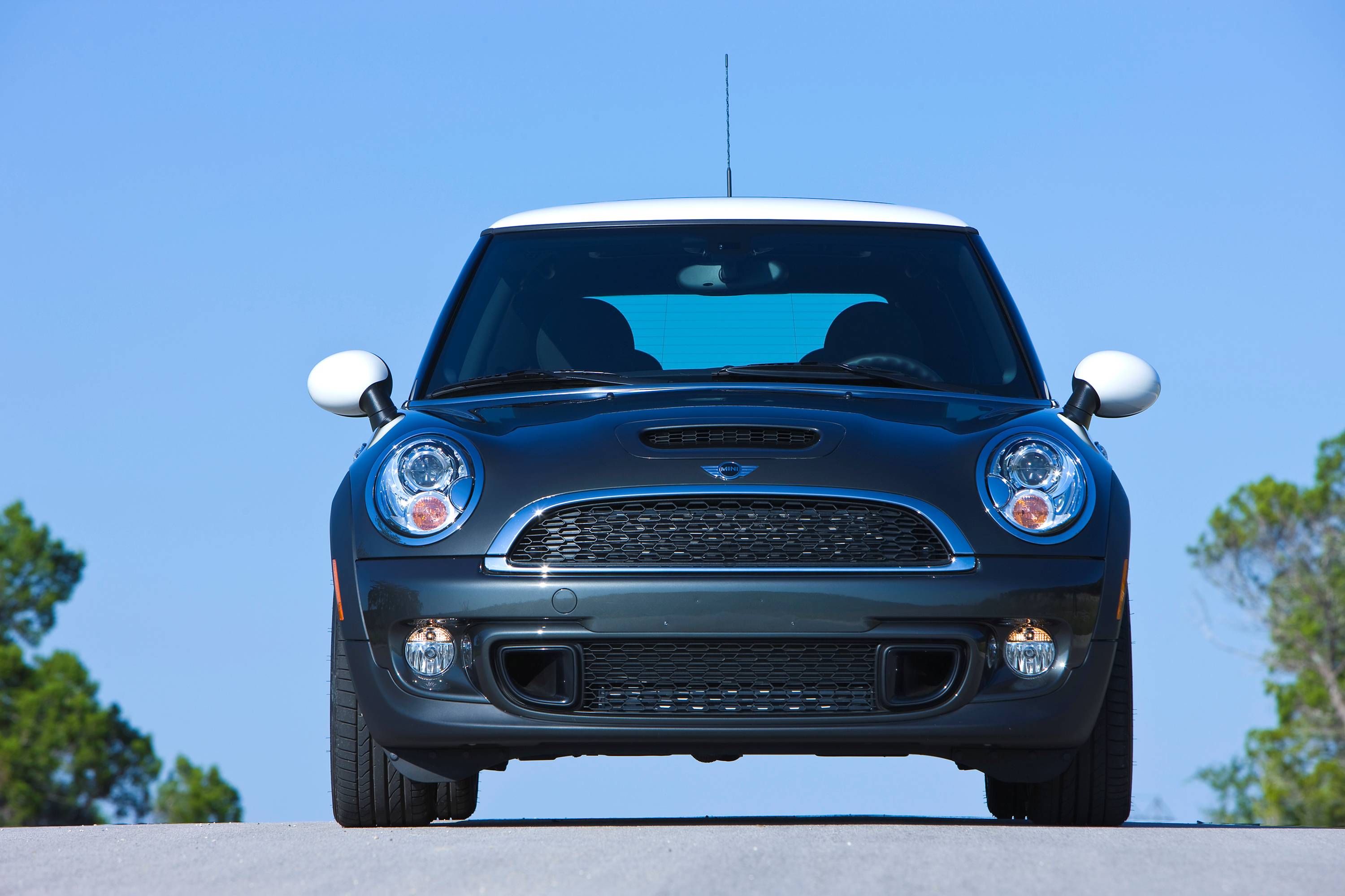 Mini One 2010 2010 Mini Cooper Hardtop Pricing, Photos & Specs