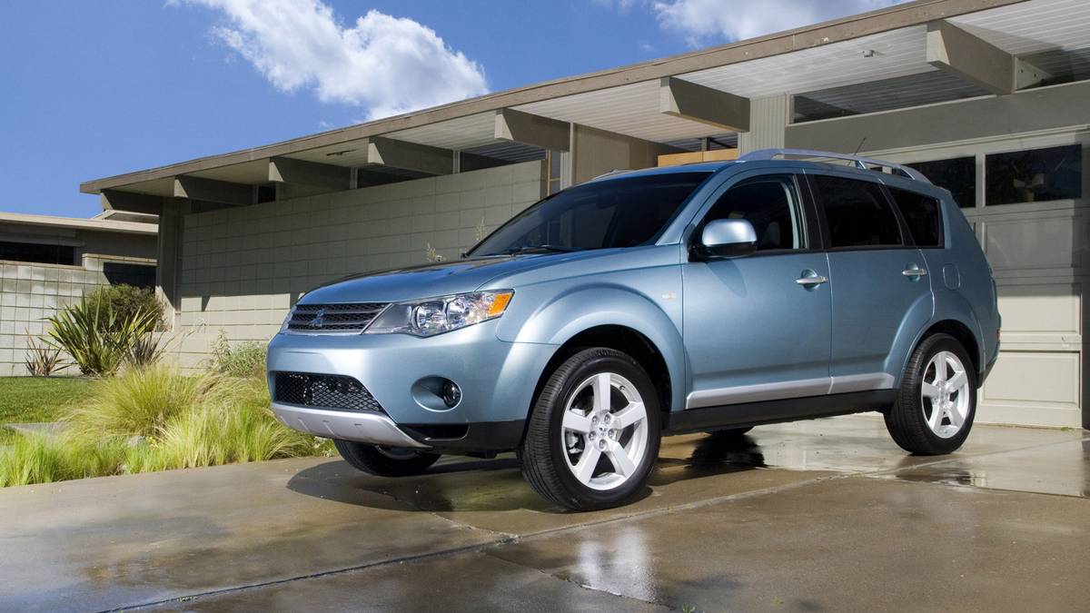 2008 Mitsubishi Outlander Pricing, Photos & Specs