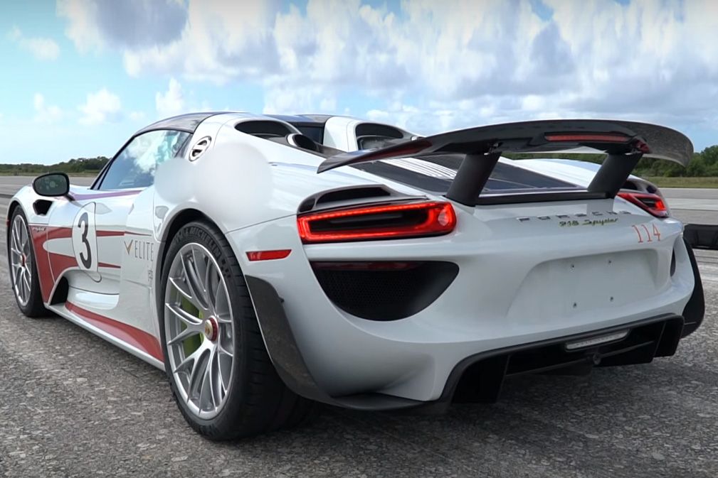 Watch A Porsche 918 Spyder Hit 214 MPH In Under A Minute