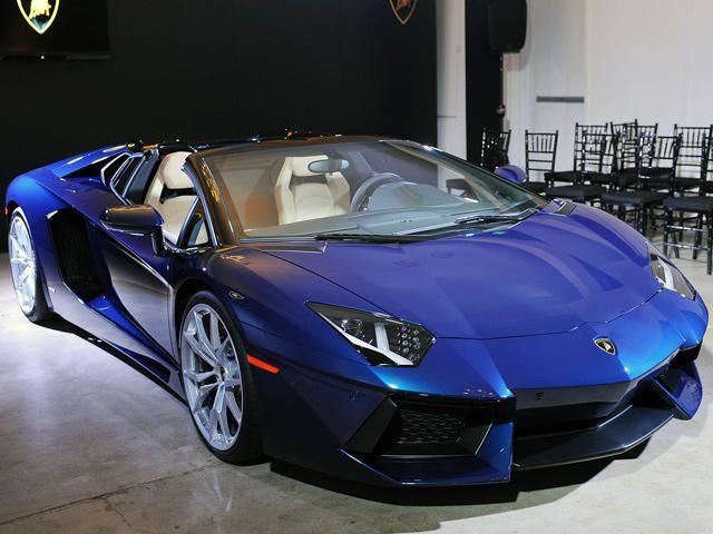 Lamborghini Aventador Roadster Pops Up in LA