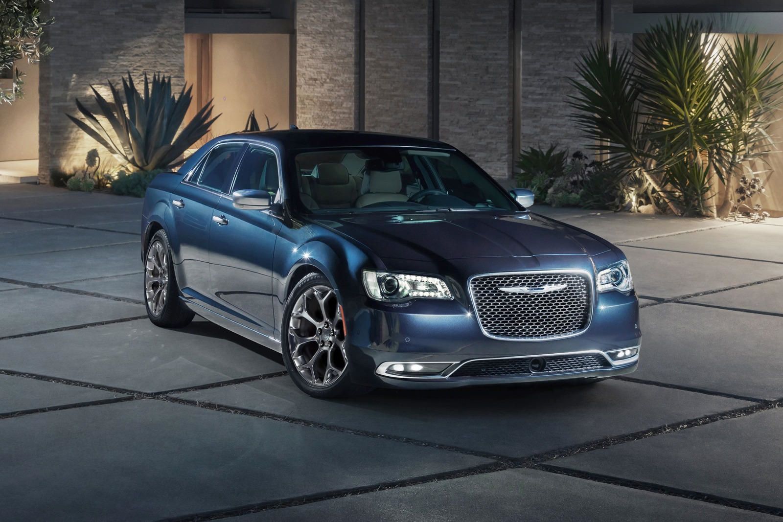 2020 Chrysler 300 Gets Fancy New Chrome Package