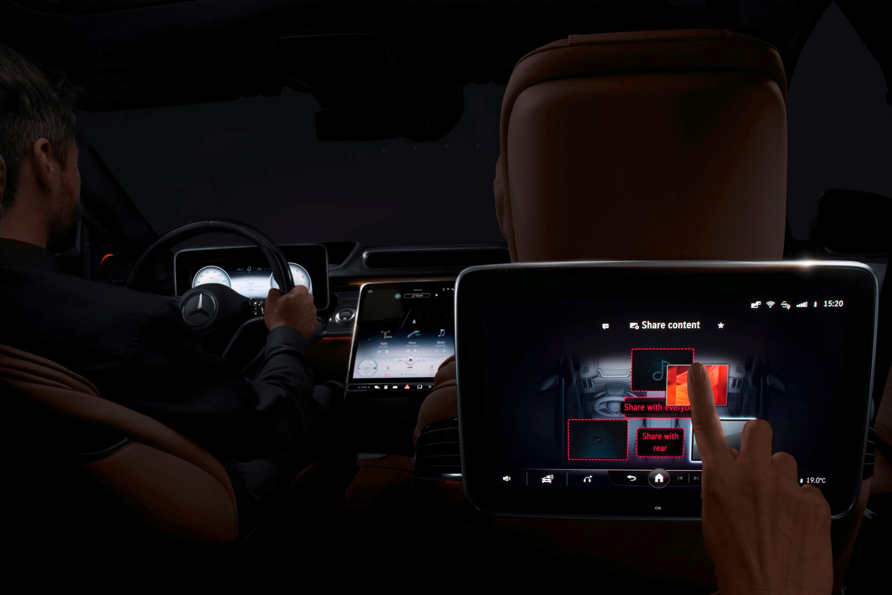 New Mercedes S-Class Shows Off Amazing Augmented Reality Display