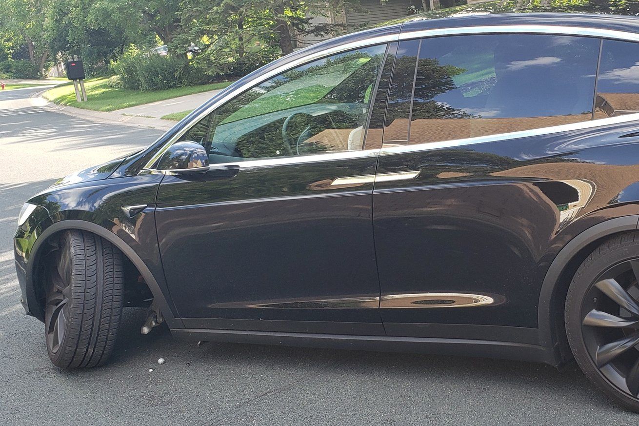Week-Old Tesla Model X Suffers Shocking Suspension Failure