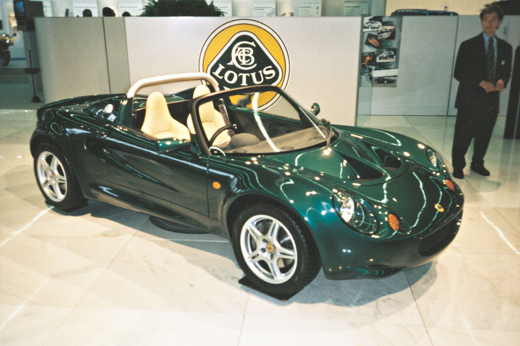 Lotus Elise Celebrates 25 Years Of Lightweight Awesomeness