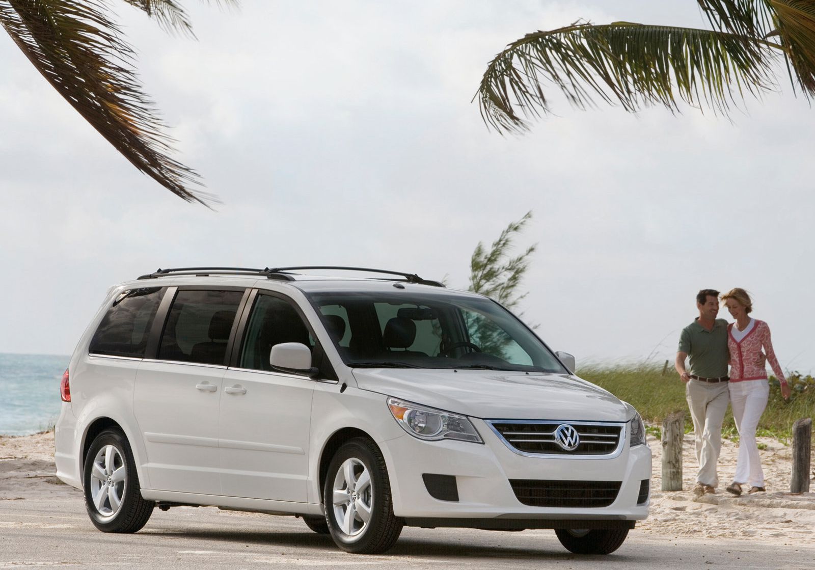 2014 Volkswagen Routan Exterior Photos