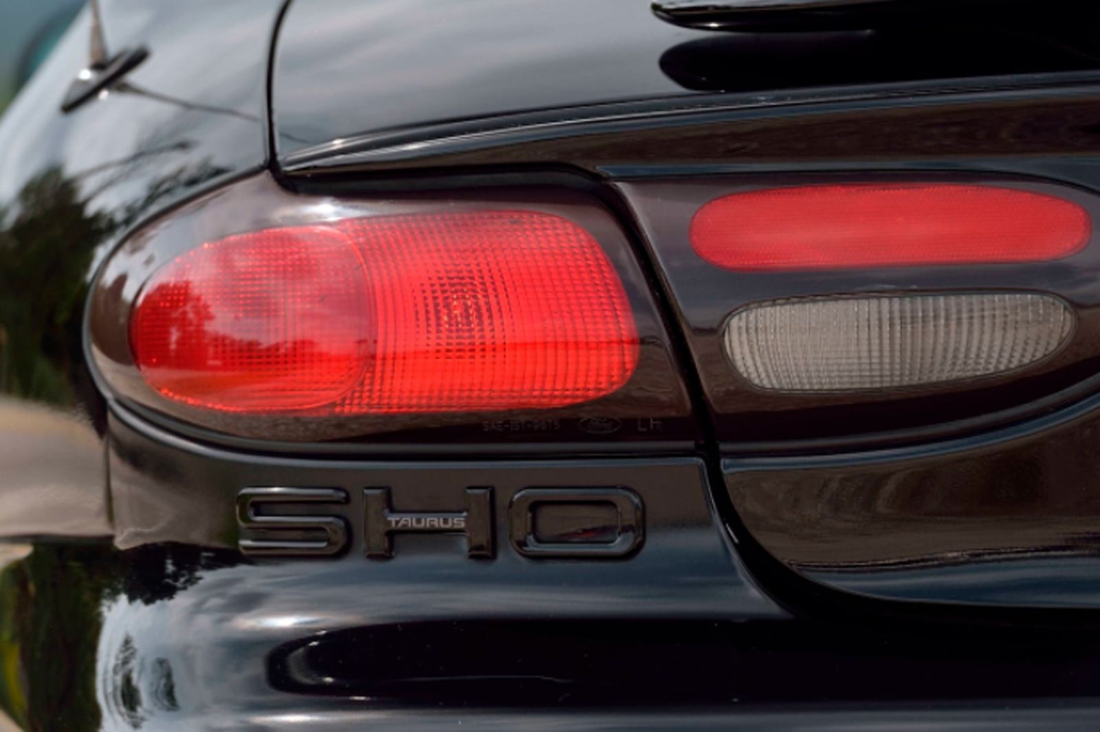 This V8-Powered 1999 Ford Taurus SHO Is Dirt Cheap