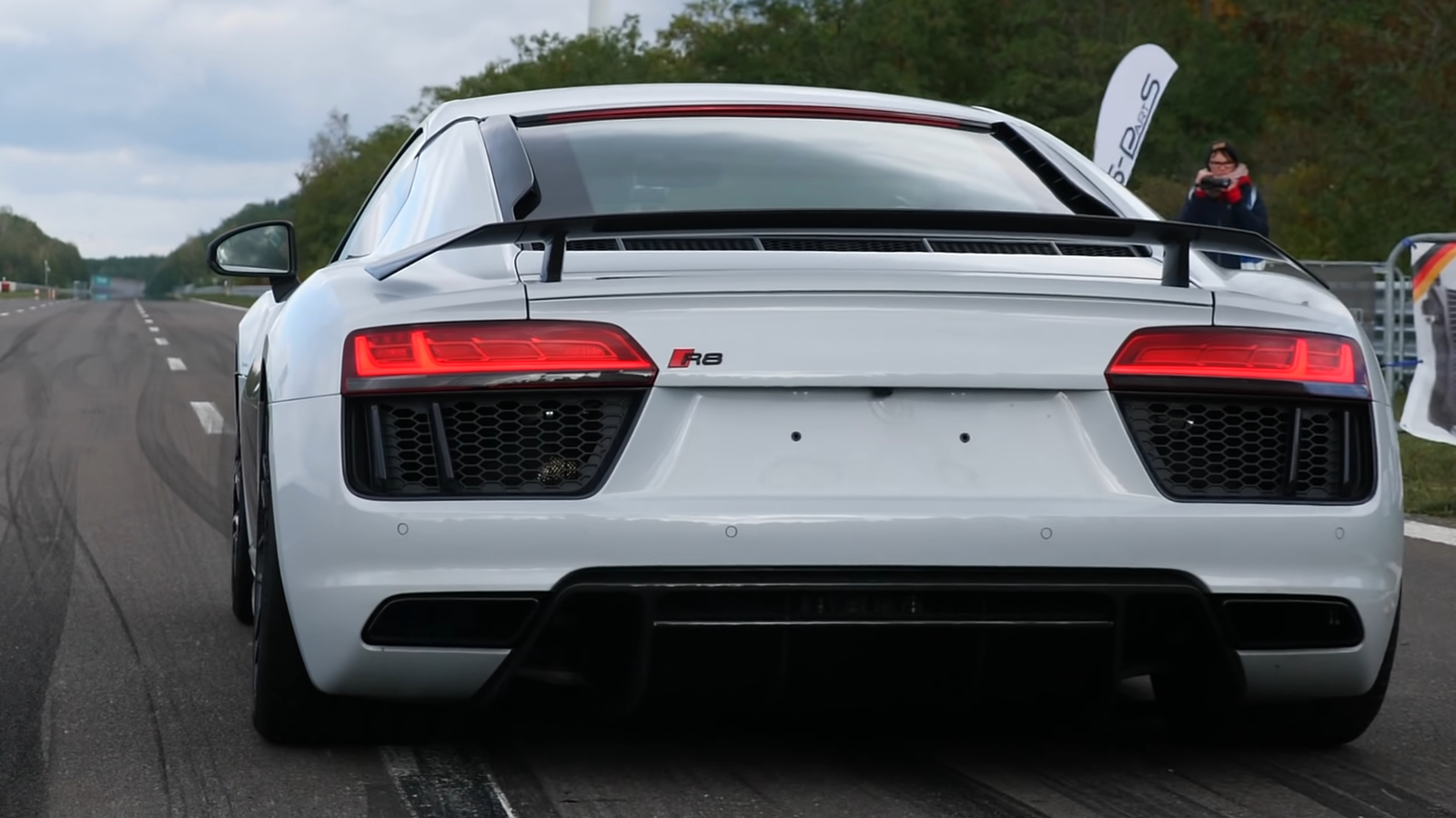 Watch 1,000-HP Audi R8 Accelerate Like A Bugatti Chiron